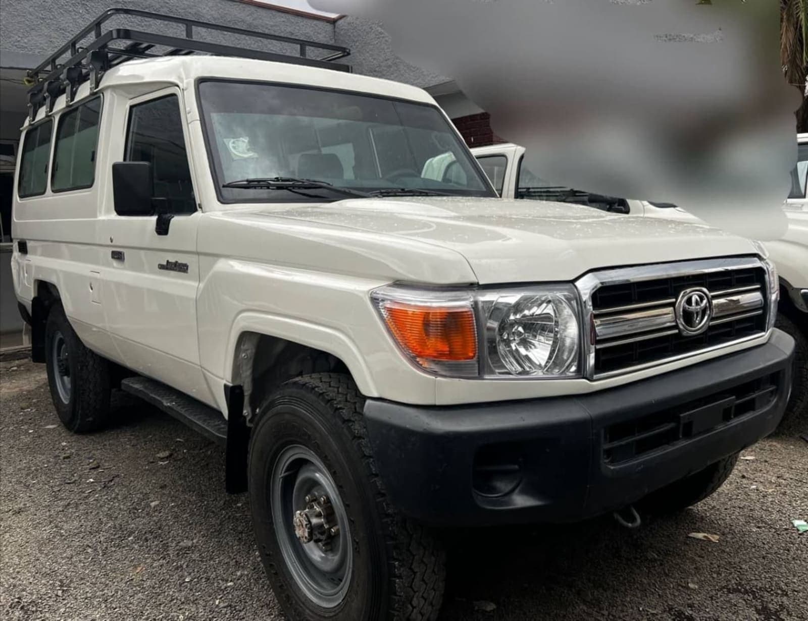 2010 Toyota LandCruiser Mark 2 Longbase — photo 2