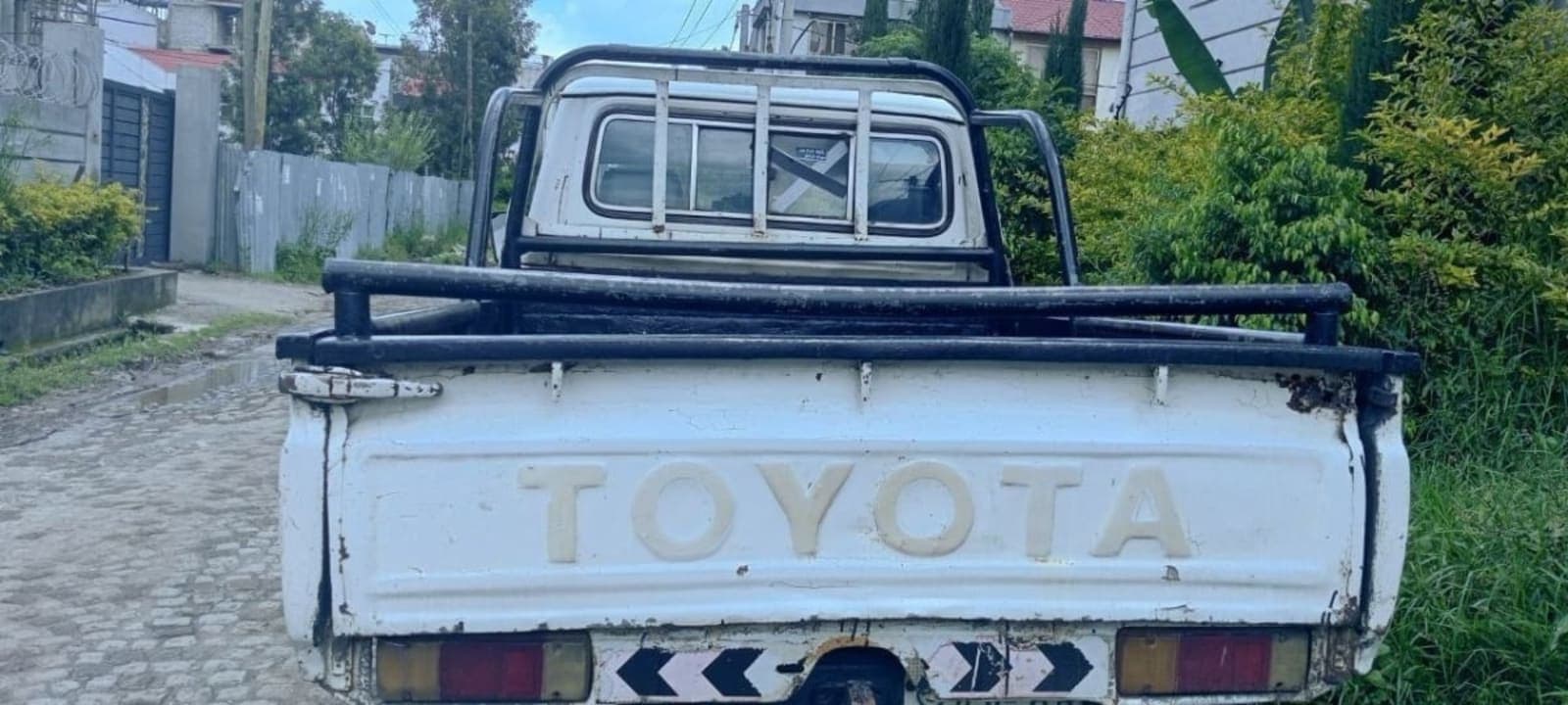 1990 Toyota 1HZ single cab — photo 1
