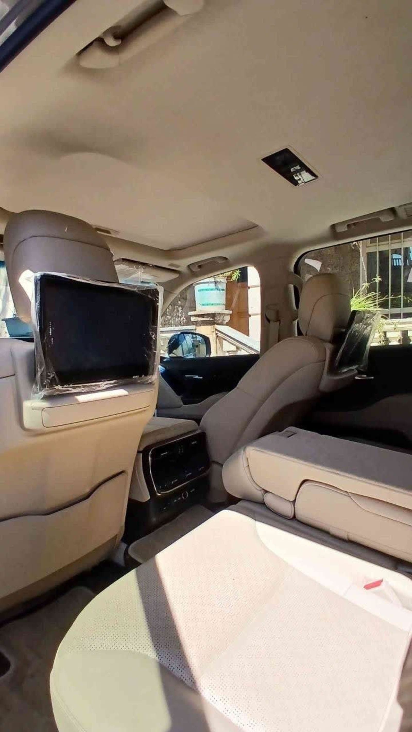2023 Toyota Land Cruiser V6 VXR — photo 2