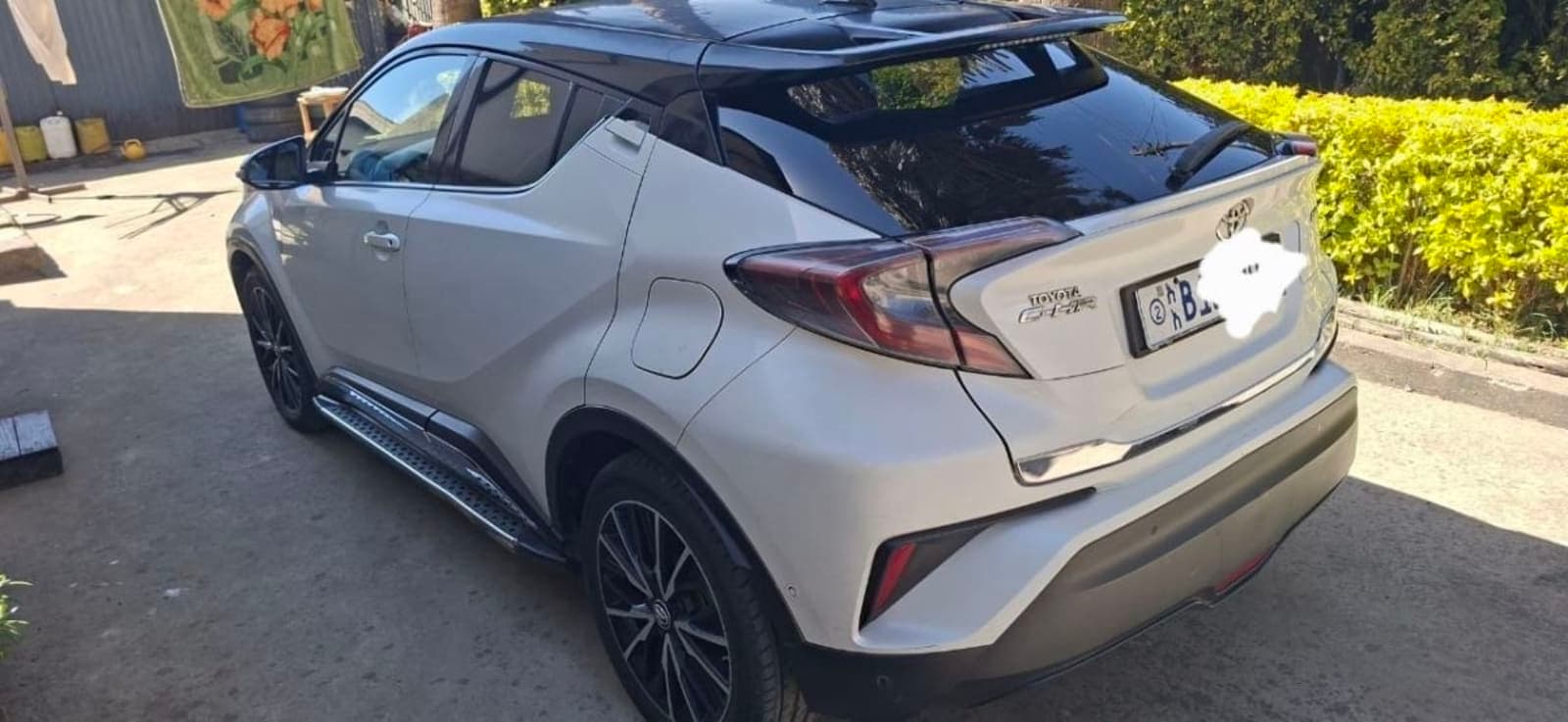 2018 Toyota CHR โ photo 2