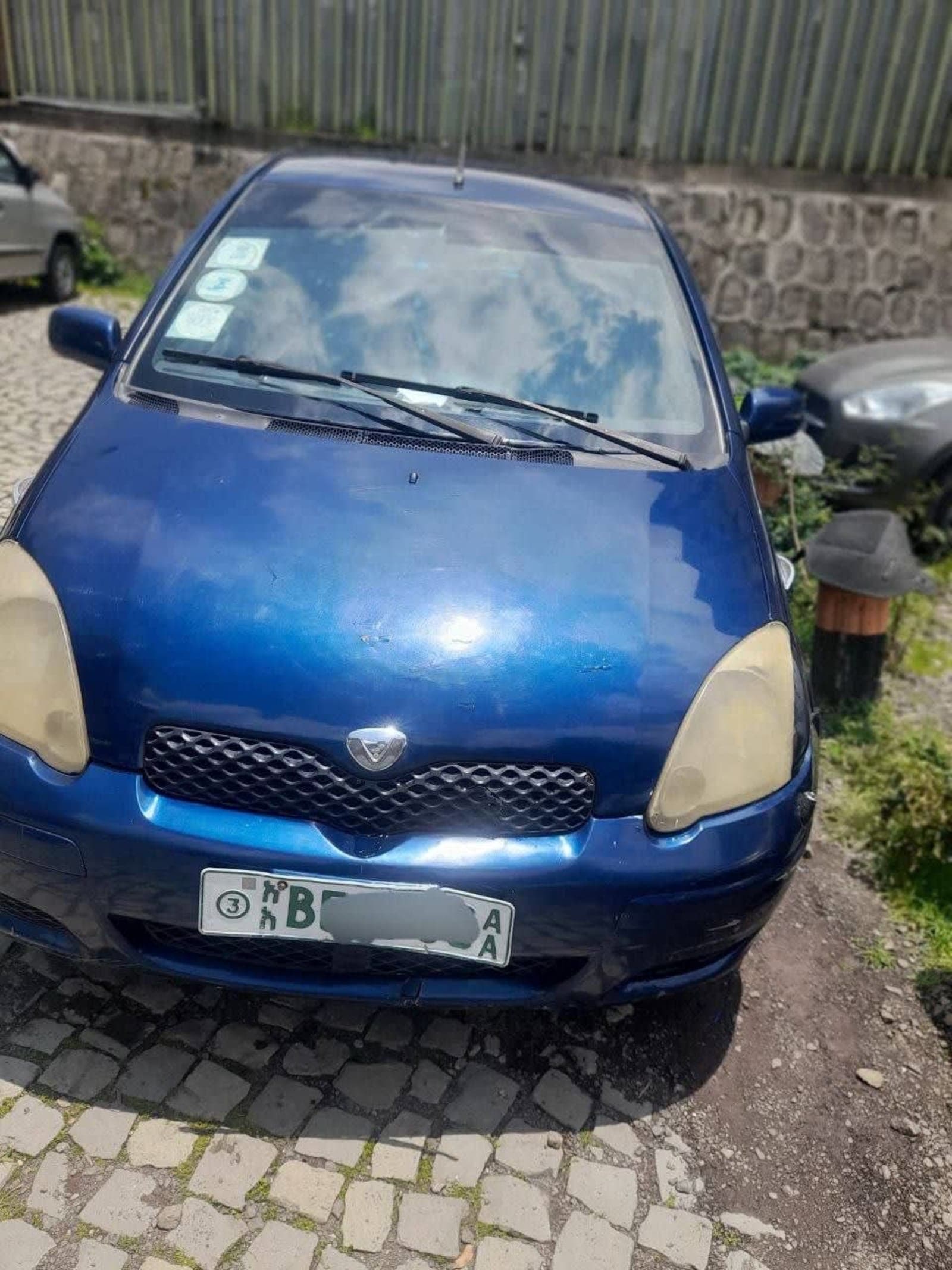 2002 Toyota Vitz — photo 2