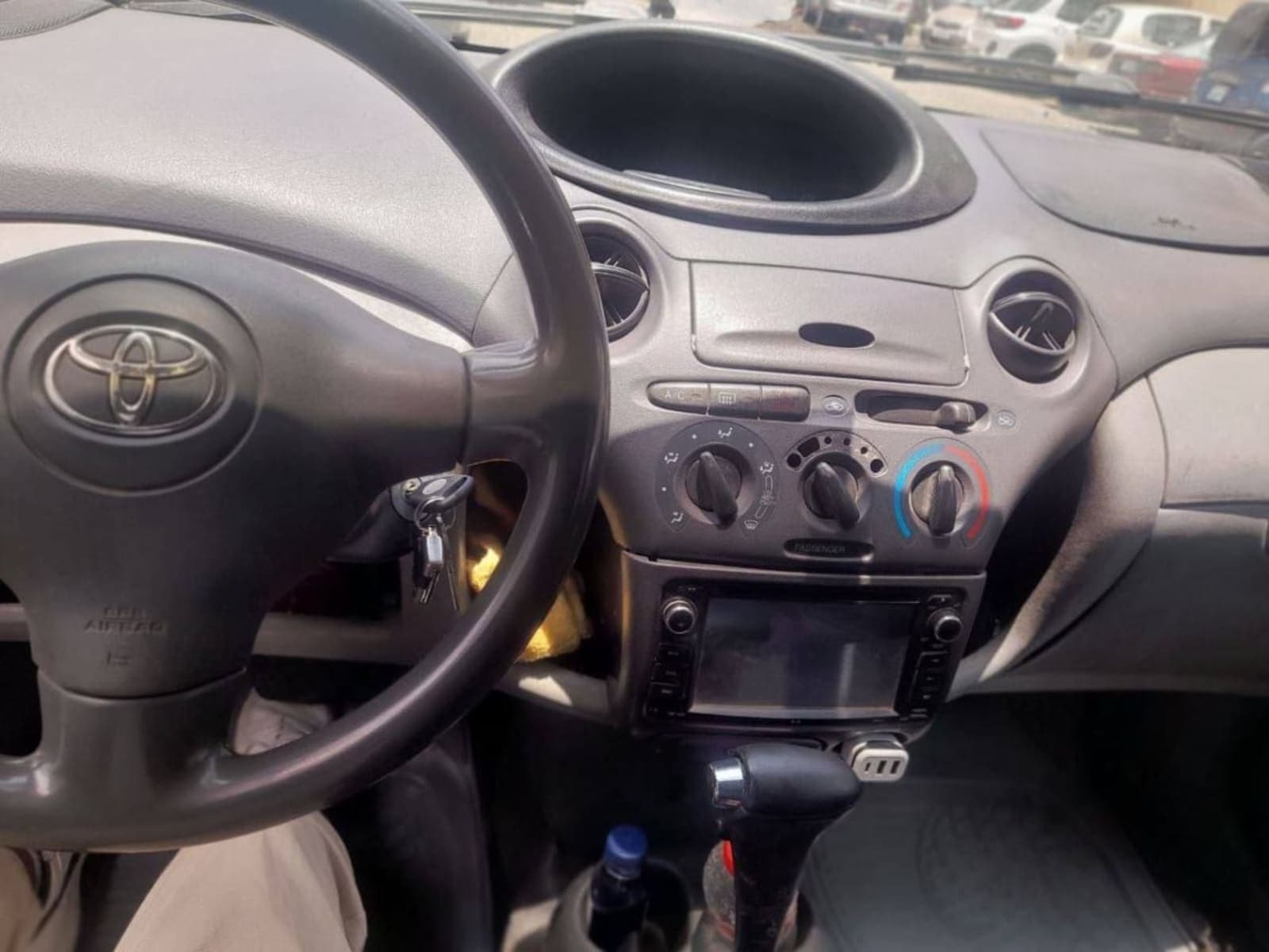 2002 Toyota Vitz — photo 3