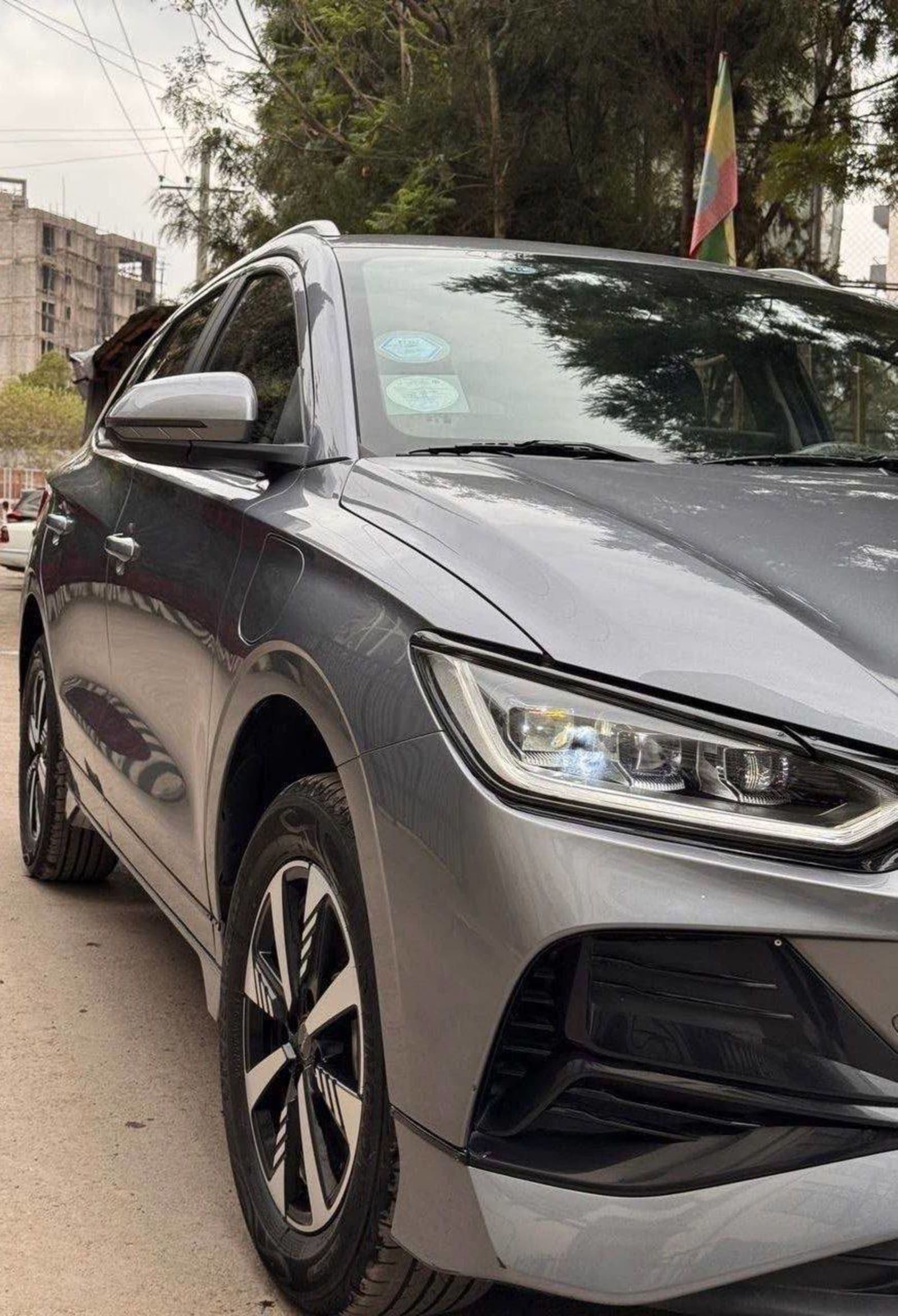 2025 BYD E2