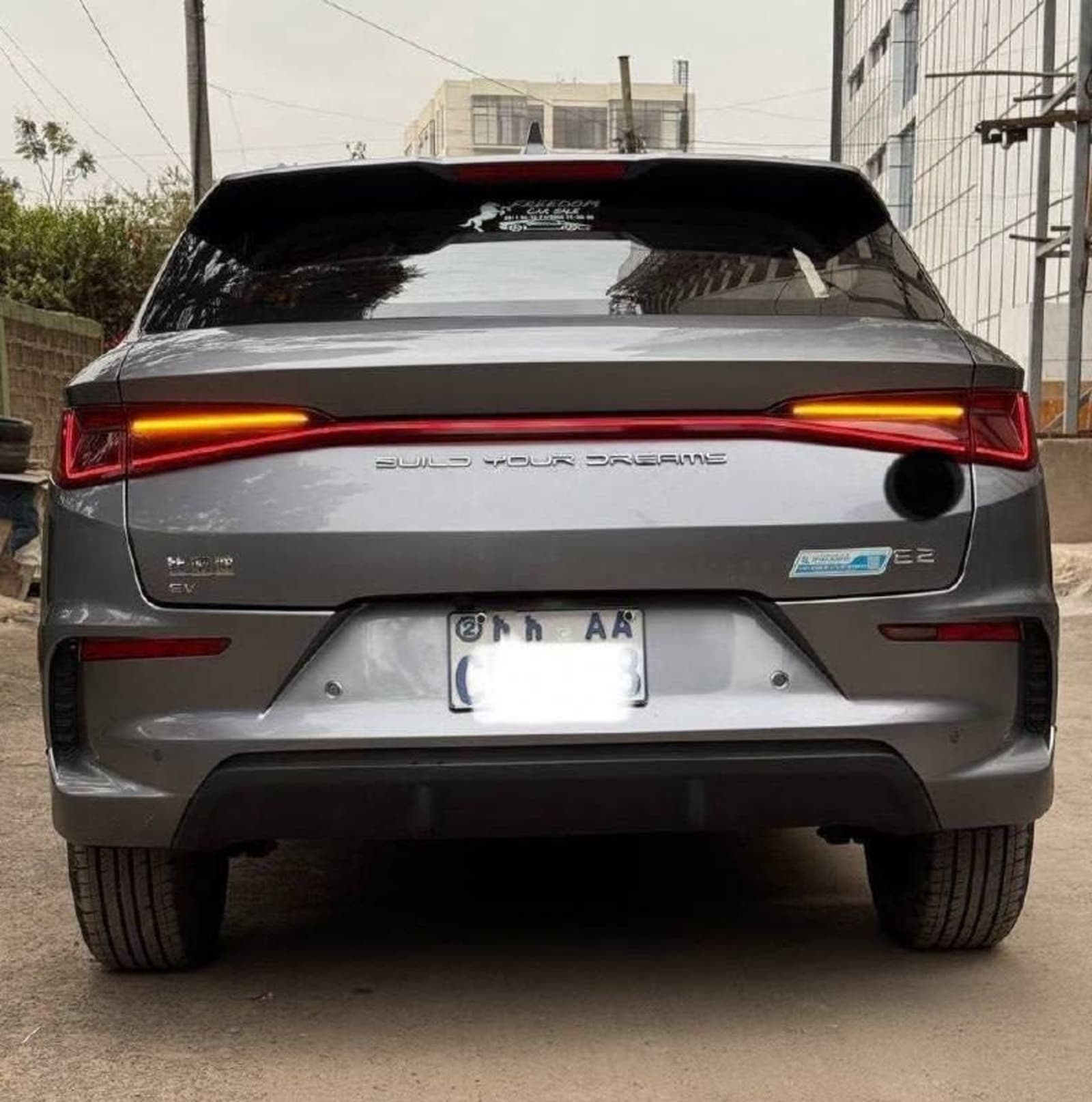 2025 BYD E2 — photo 2