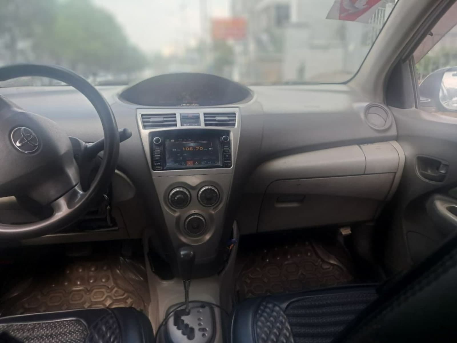 2010 Toyota Yaris Belta — photo 4