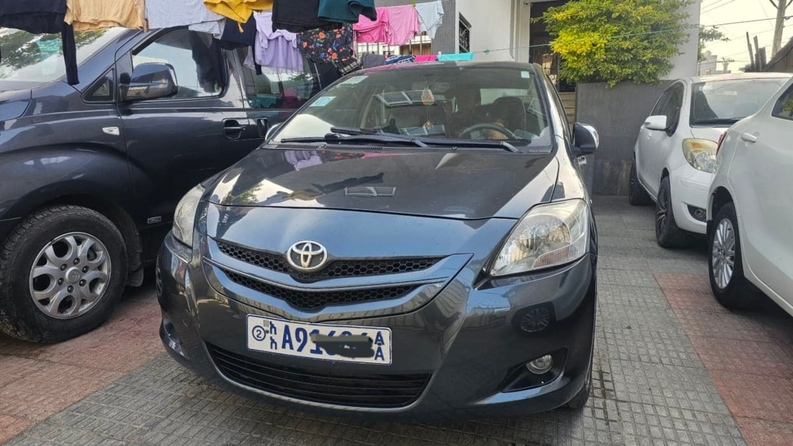 2008 Toyota Yaris Sedan — photo 1