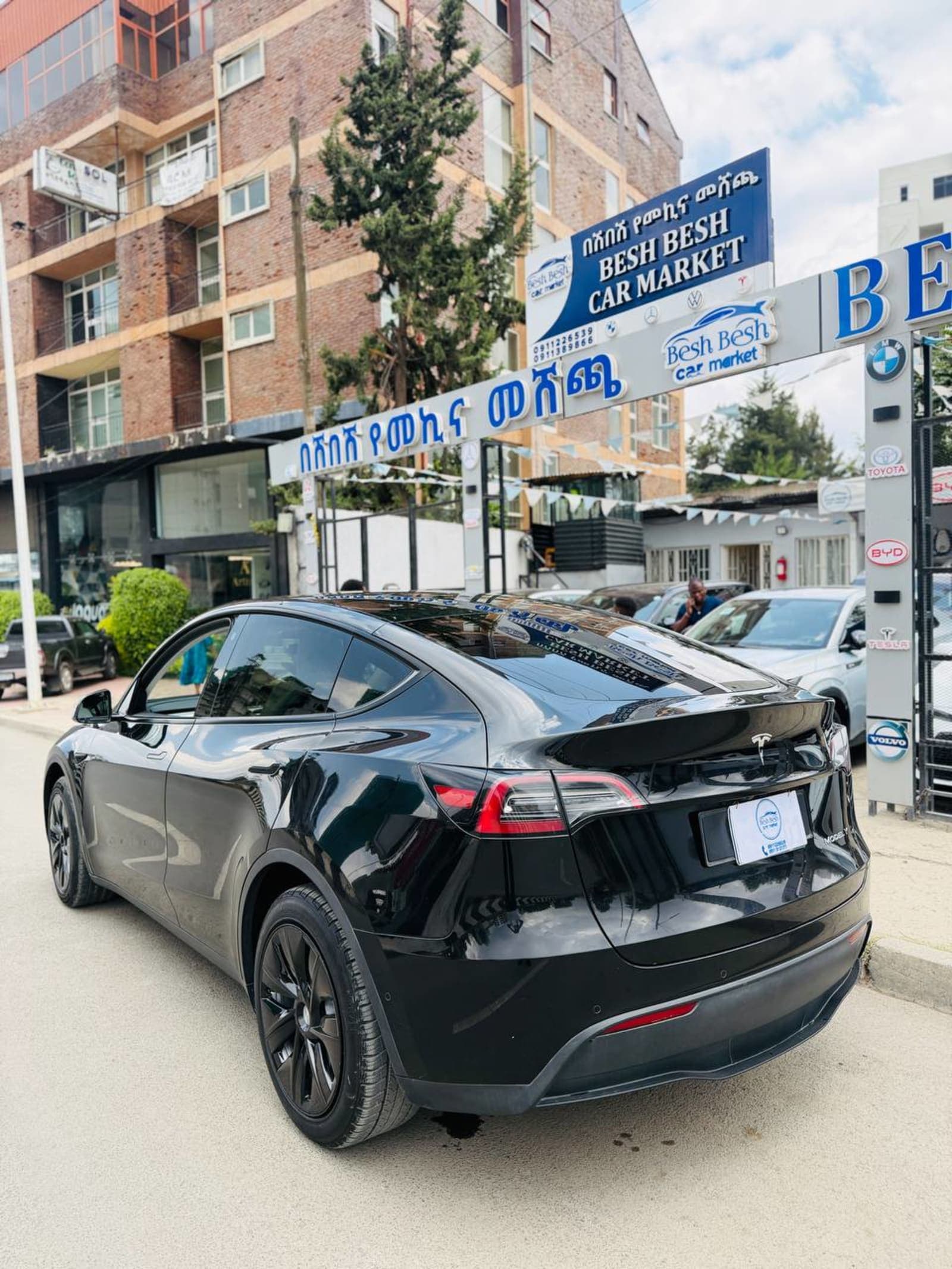 2024 Tesla Y — photo 1