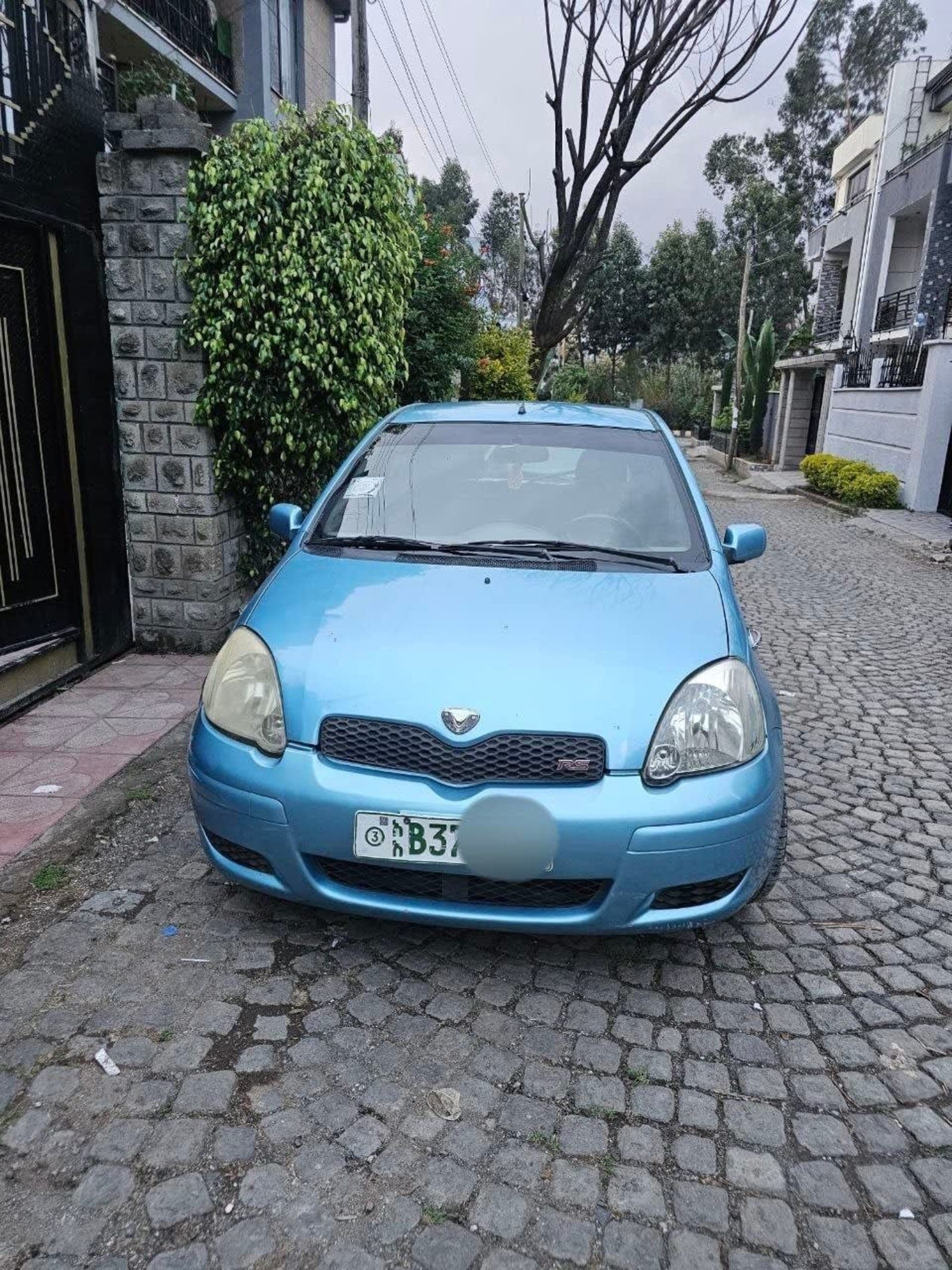2002 Toyota Vitz — photo 1