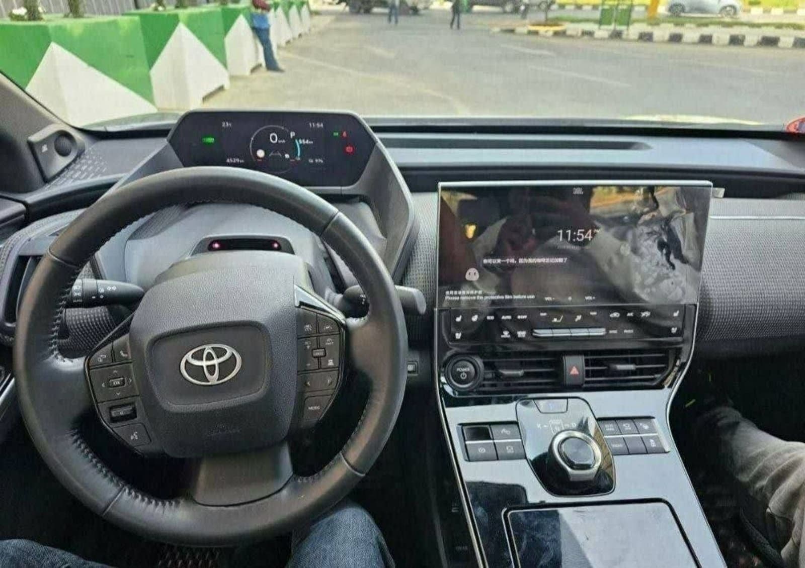 2023 Toyota Bz4x โ photo 2