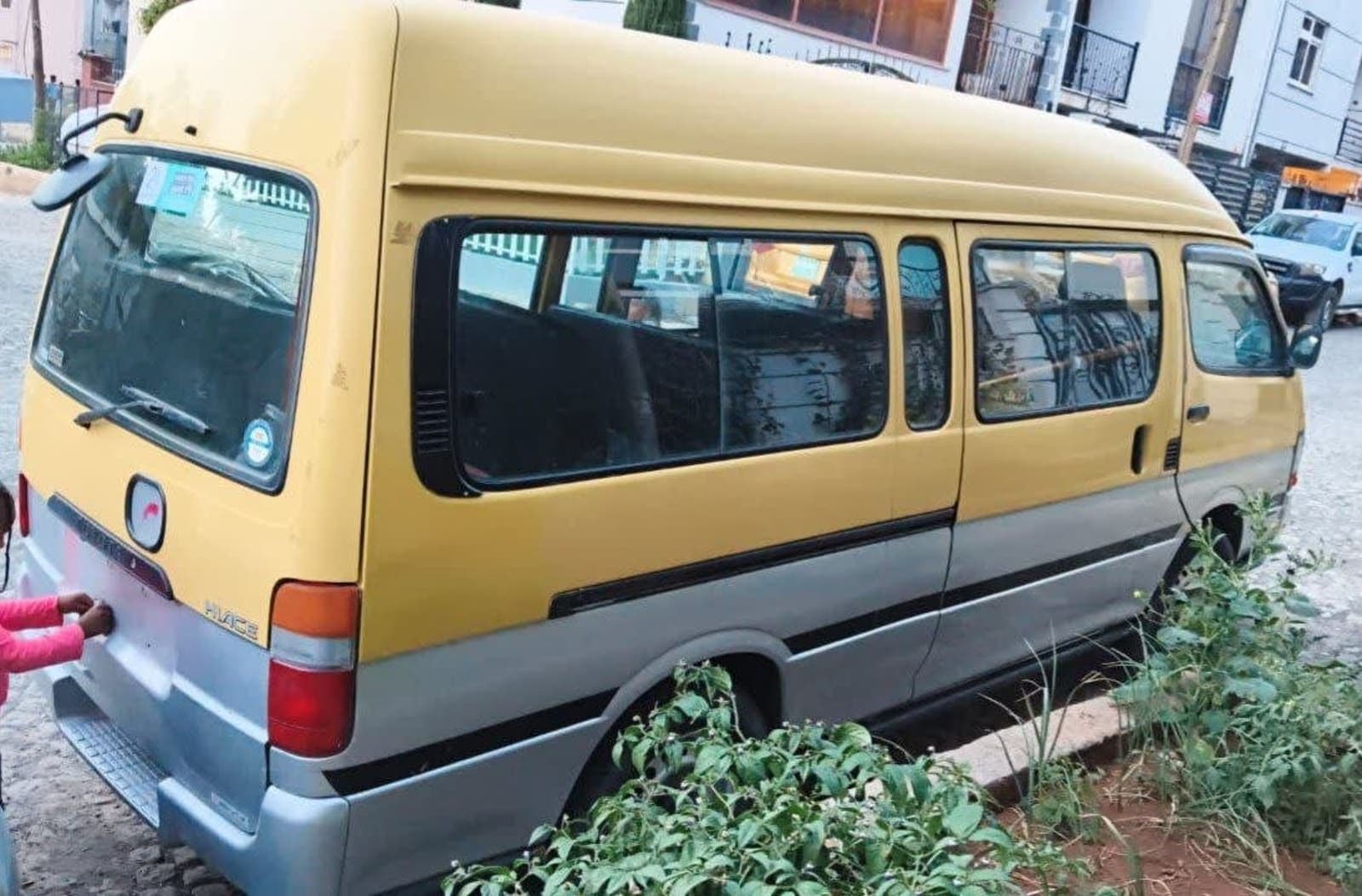 2014 Toyota Hiace — photo 1