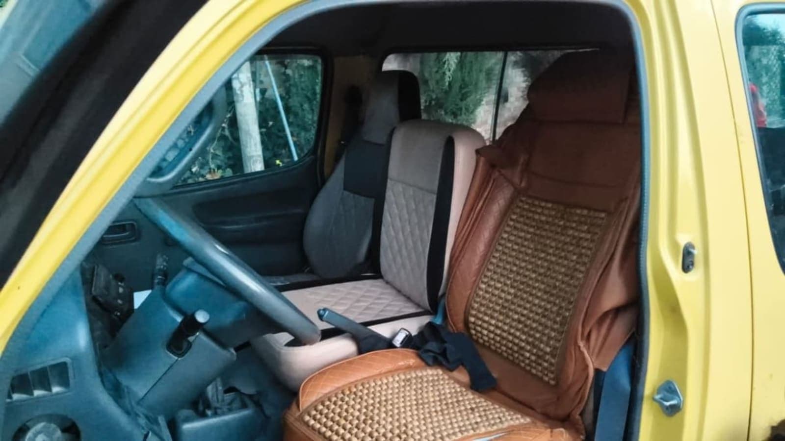 2014 Toyota Hiace — photo 2
