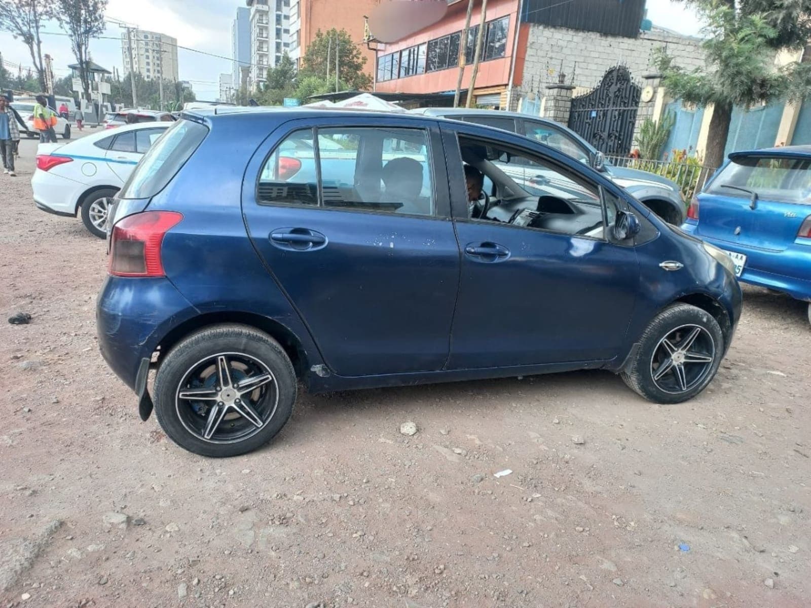2006 Toyota Yaris Compact โ photo 2