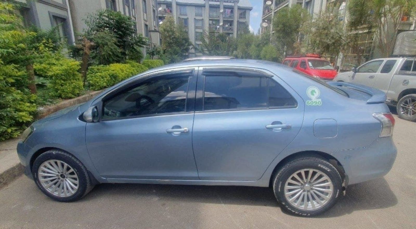 2008 Toyota Yaris Sedan โ photo 2