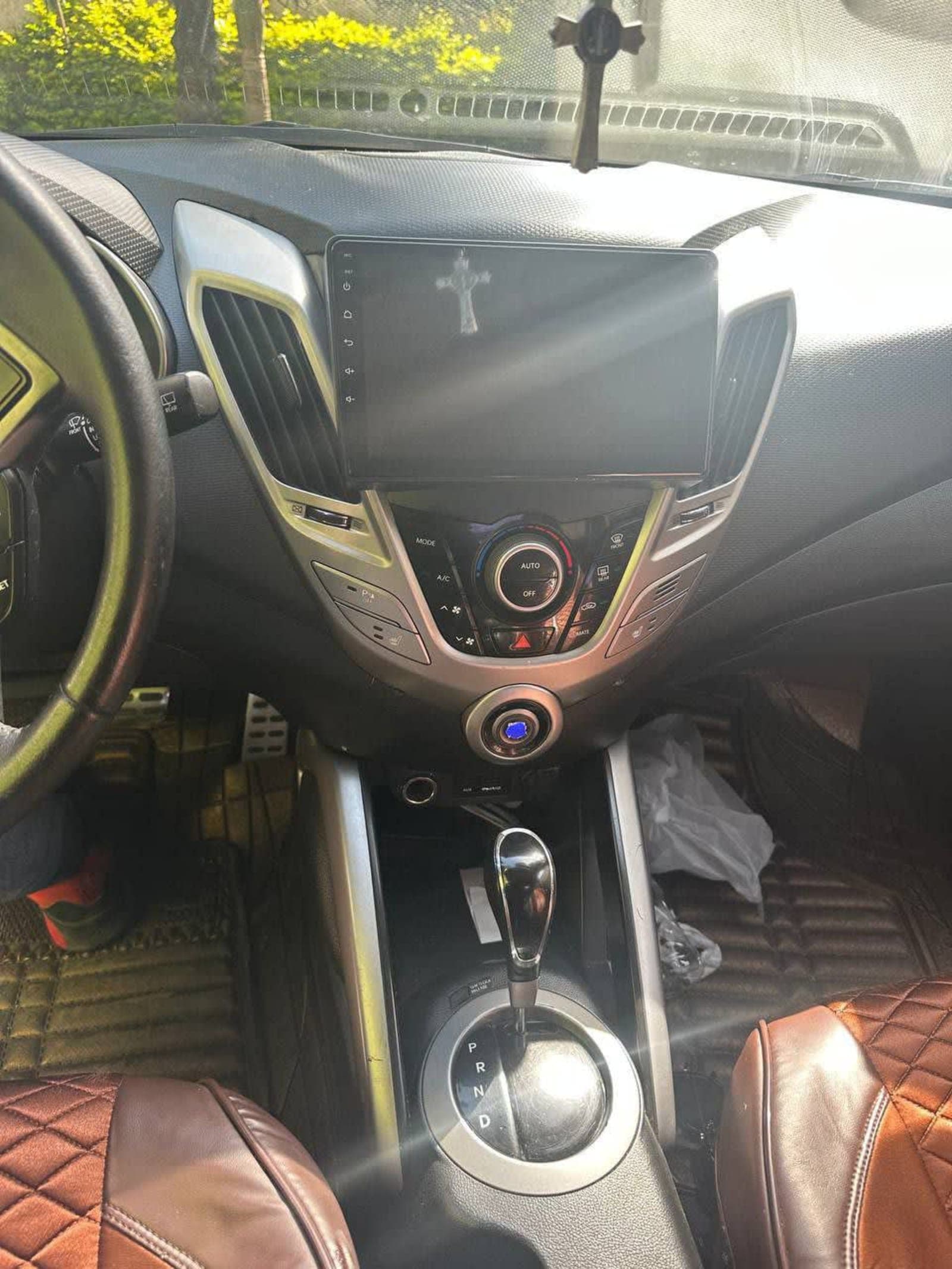 2012 Hyundai Veiostar — photo 6