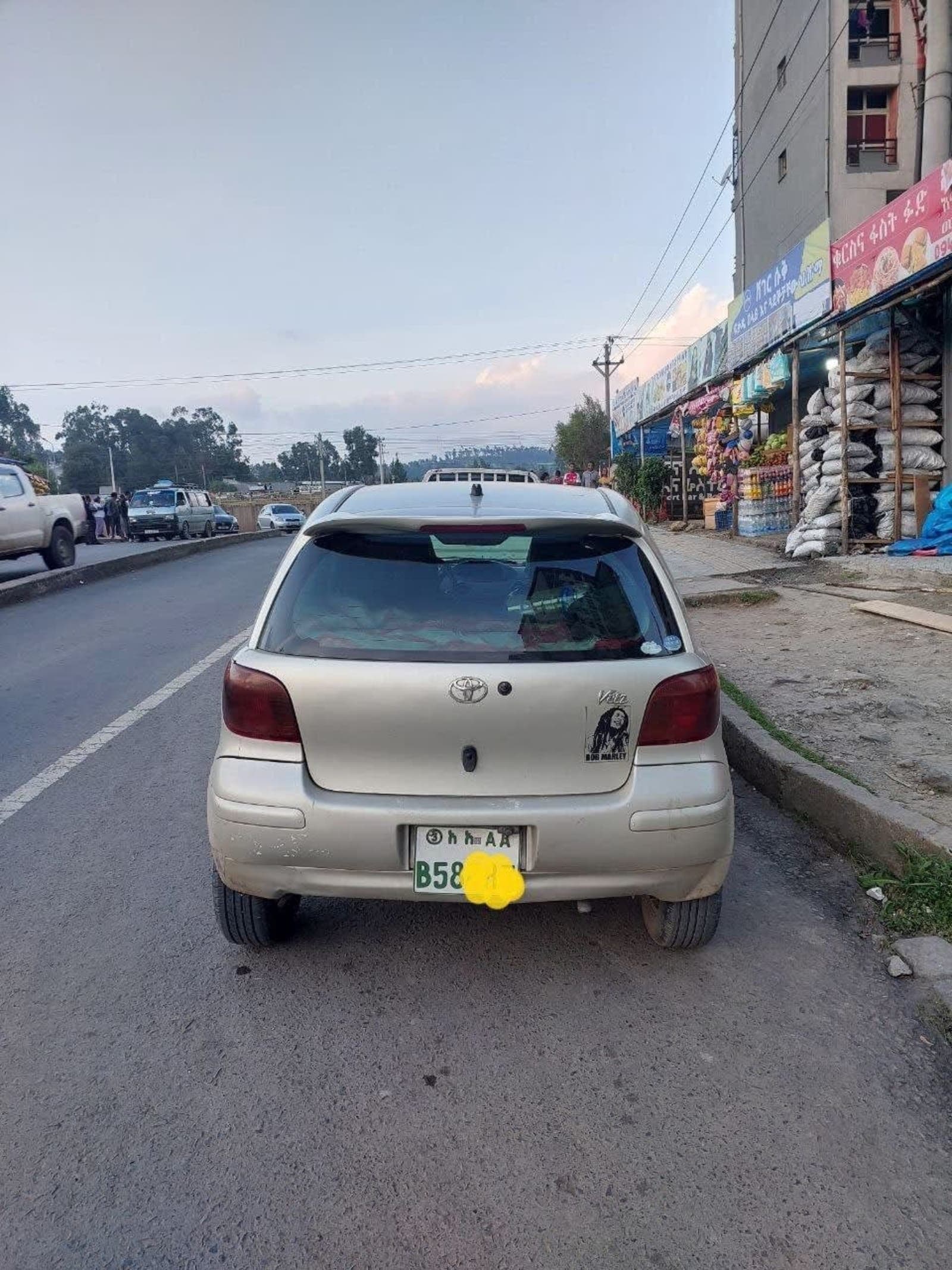 2004 Toyota Vitz — photo 2