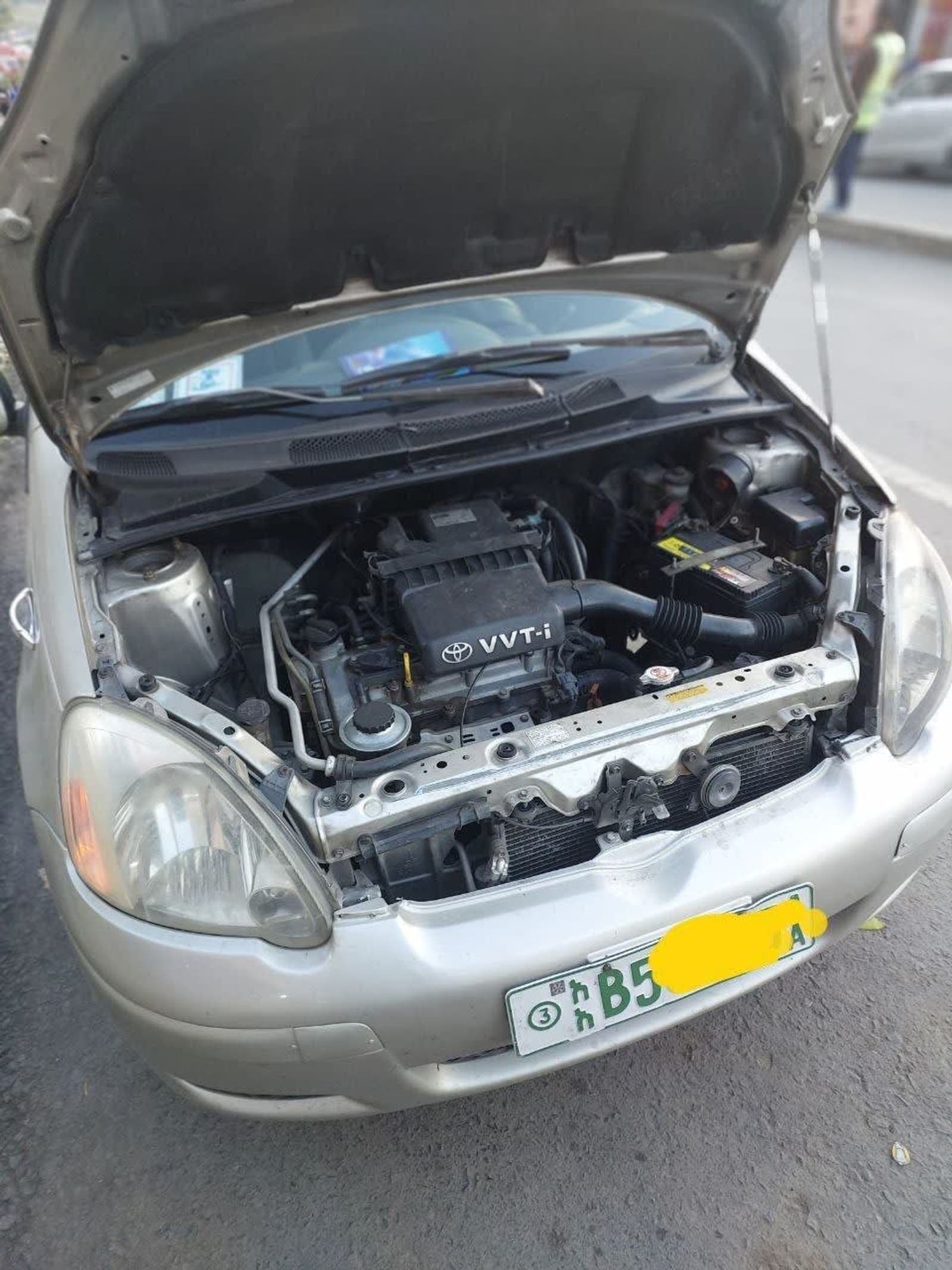 2004 Toyota Vitz — photo 4