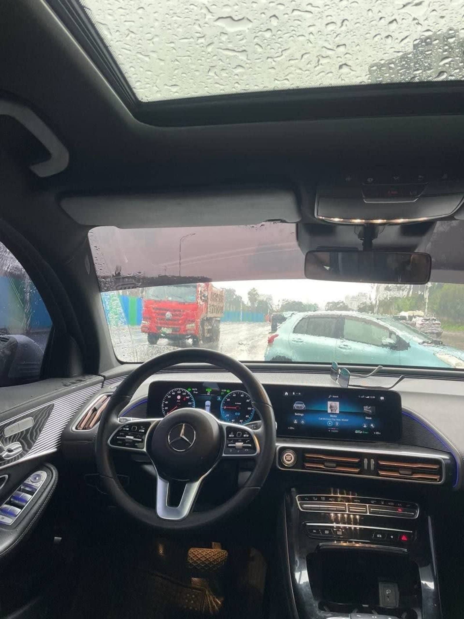 2023 Mercedes-Benz EQC 400 4Matic EV — photo 2