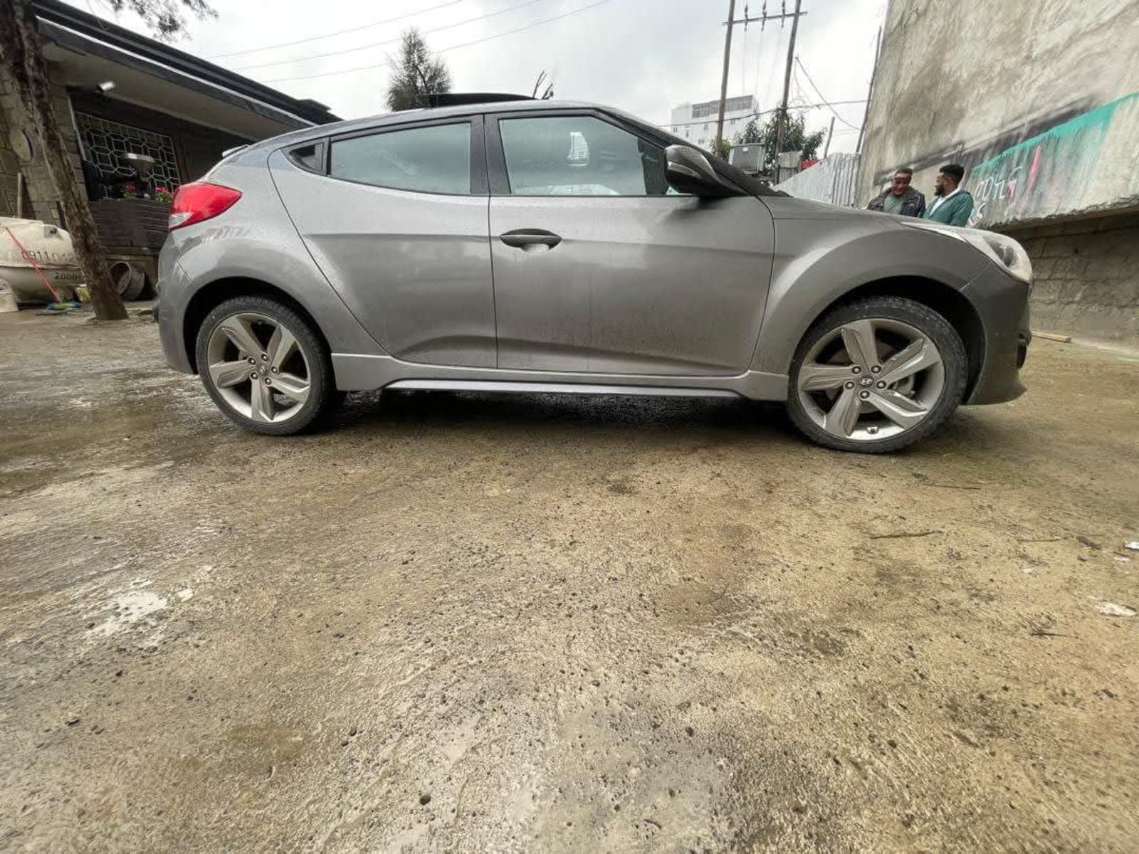 2012 Hyundai Veiostar โ photo 1