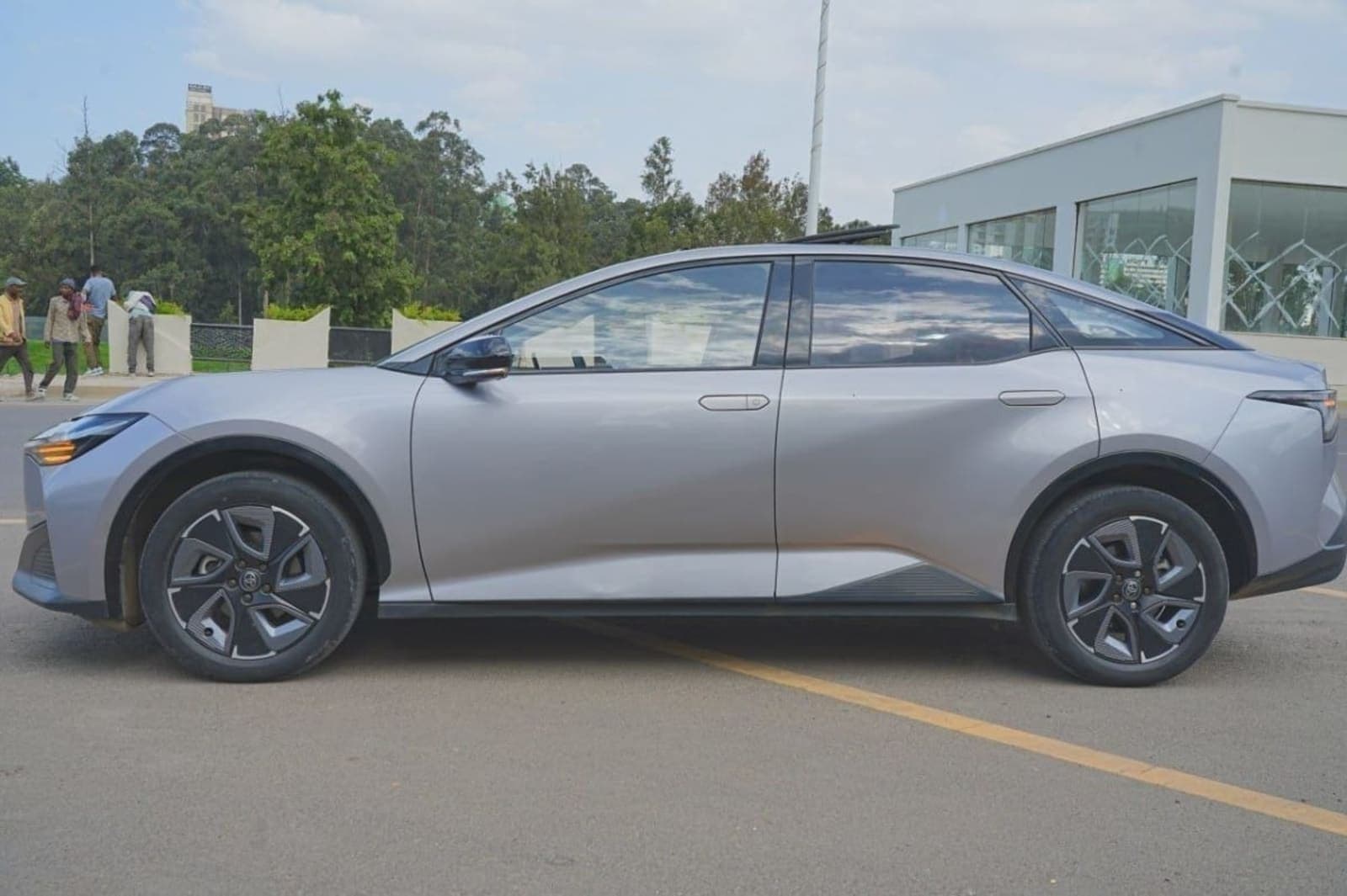 2024 Toyota BZ3 — photo 2