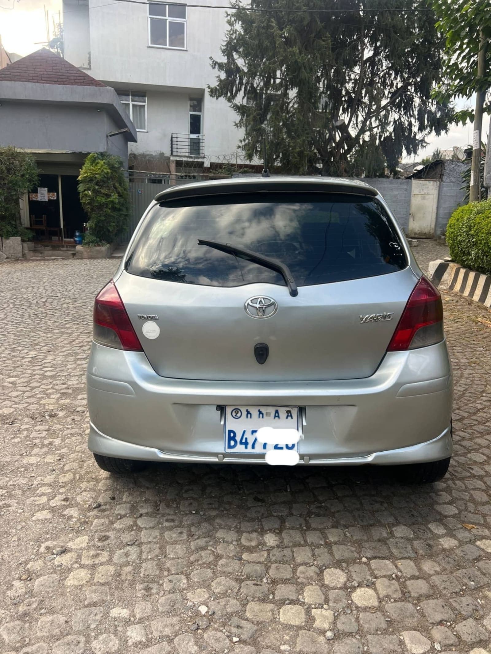 2010 Toyota Compact Yaris — photo 2