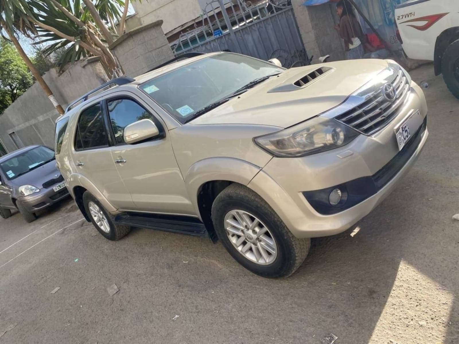 2012 Toyota Fortuner — photo 6