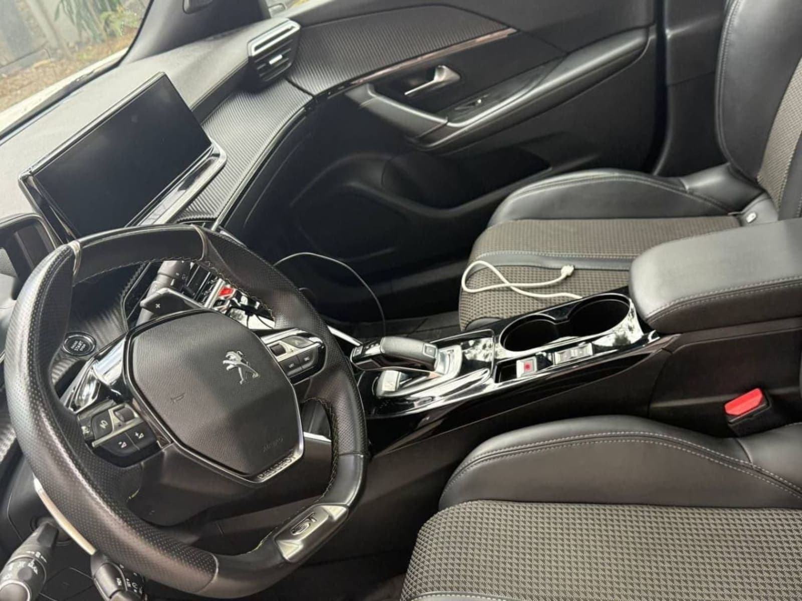 2022 Peugeot 2008 — photo 4