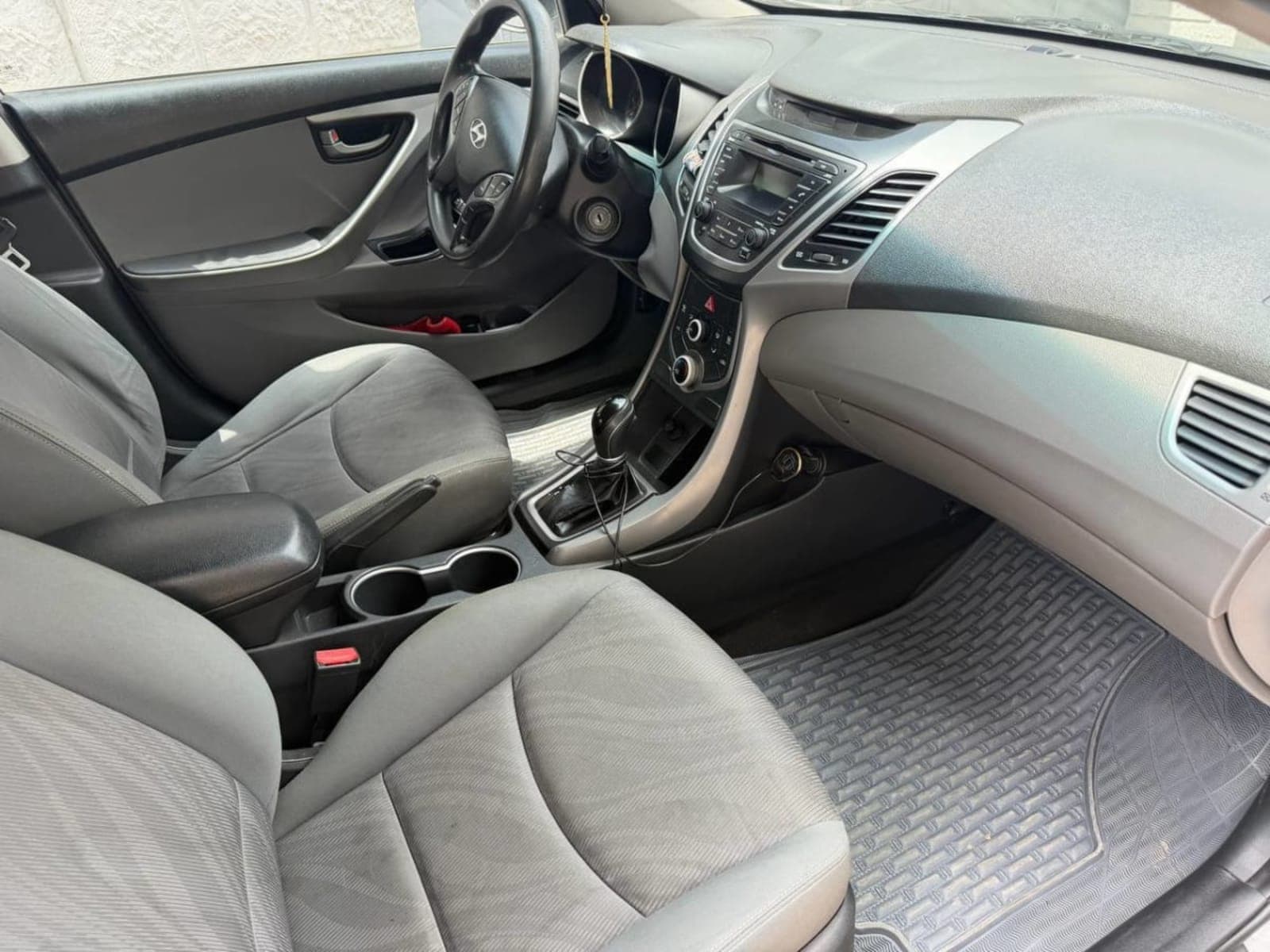 2015 Hyundai Elantra — photo 4