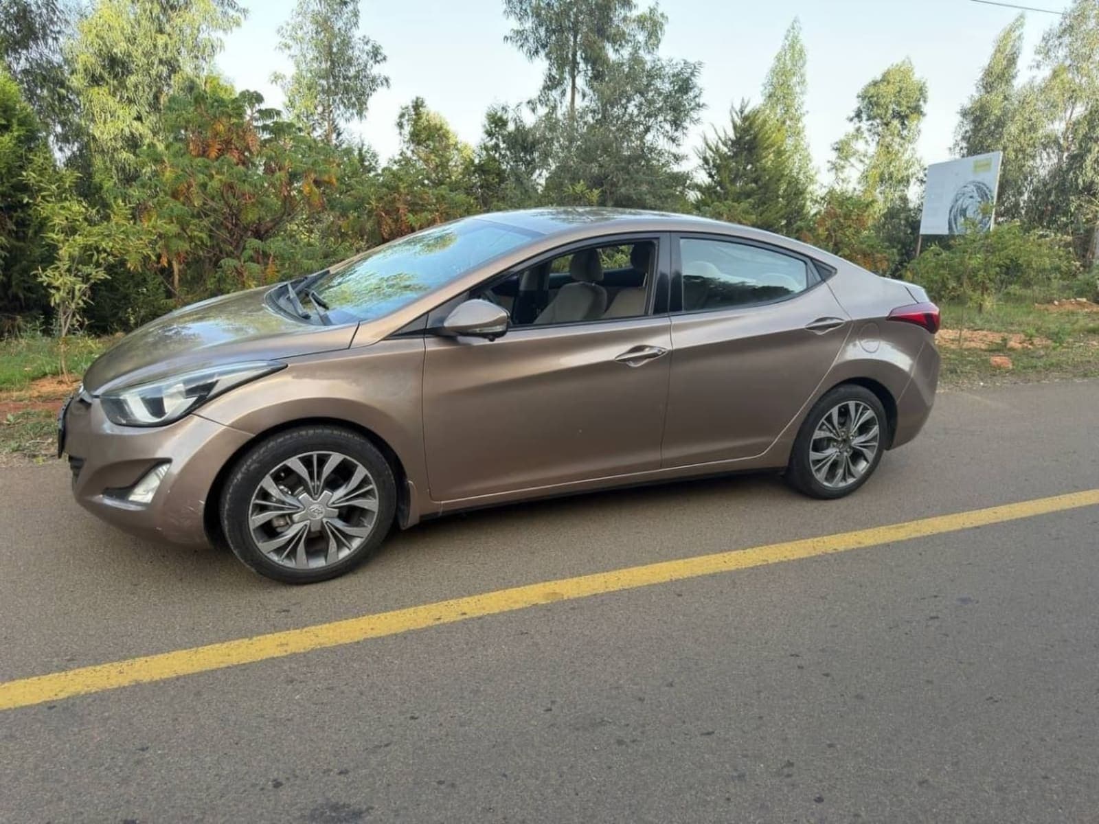 2014 Hyundai Elantra — photo 4