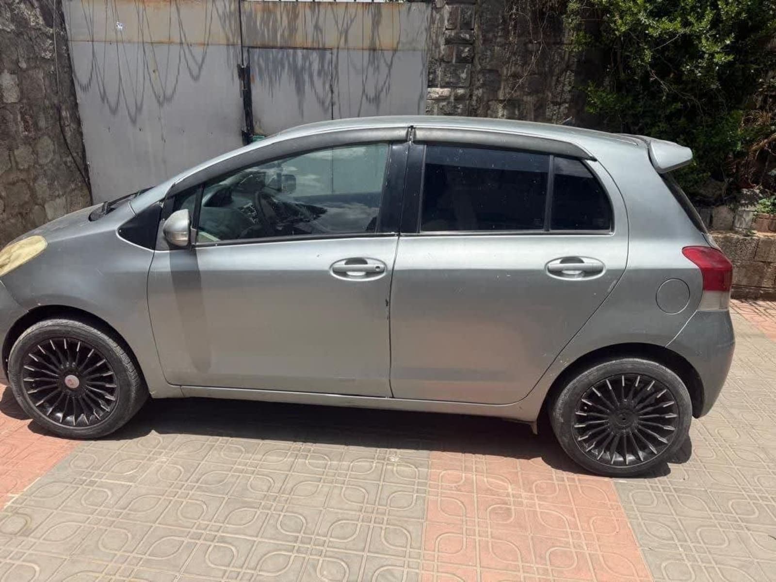 2010 Toyota Compact Yaris — photo 3