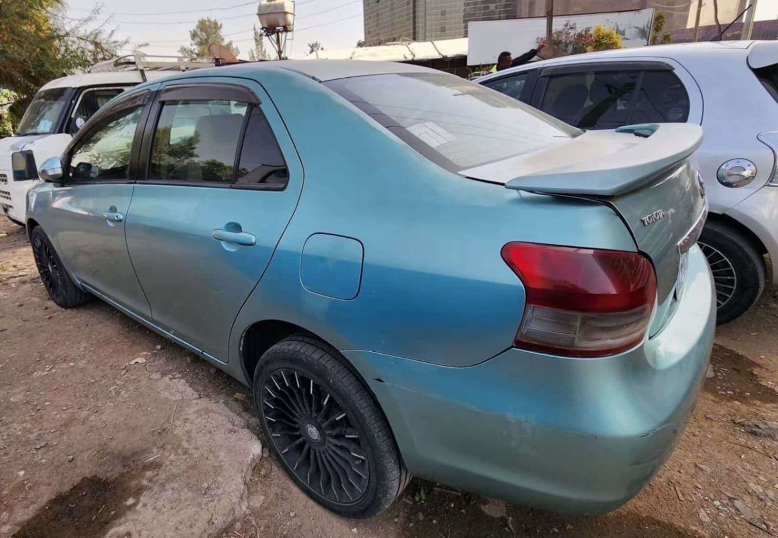2010 Toyota Yaris Belta — photo 1