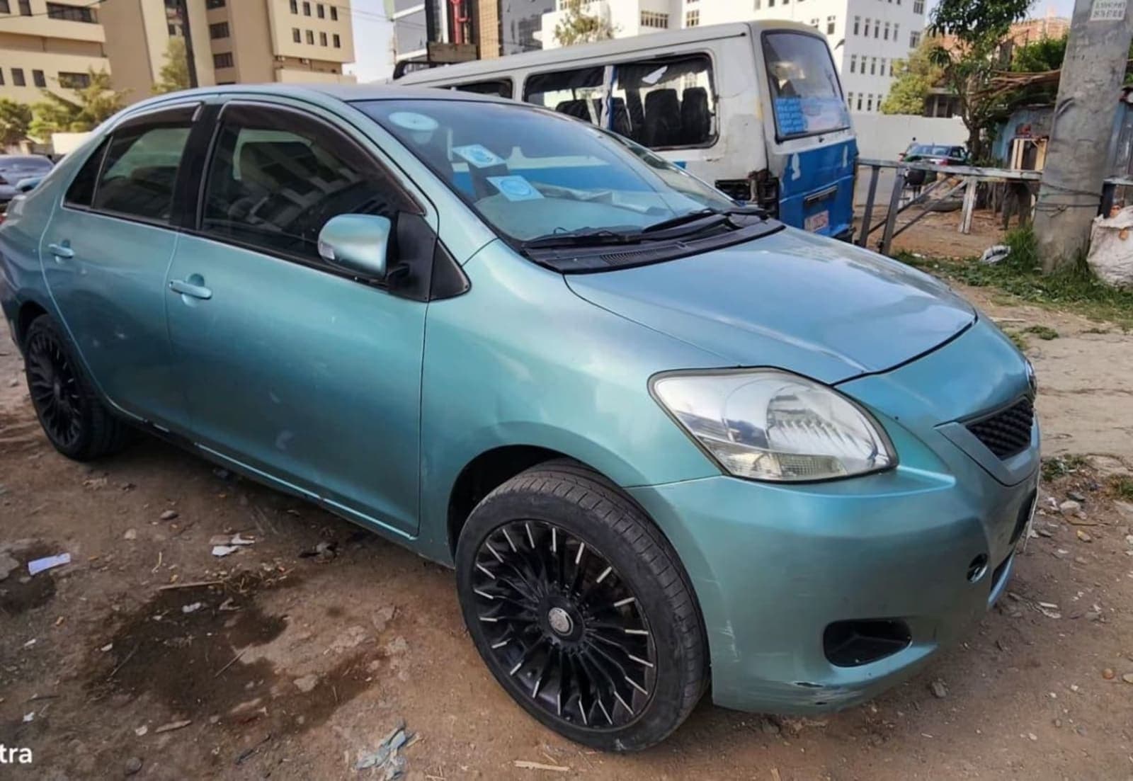 2010 Toyota Yaris Belta — photo 2