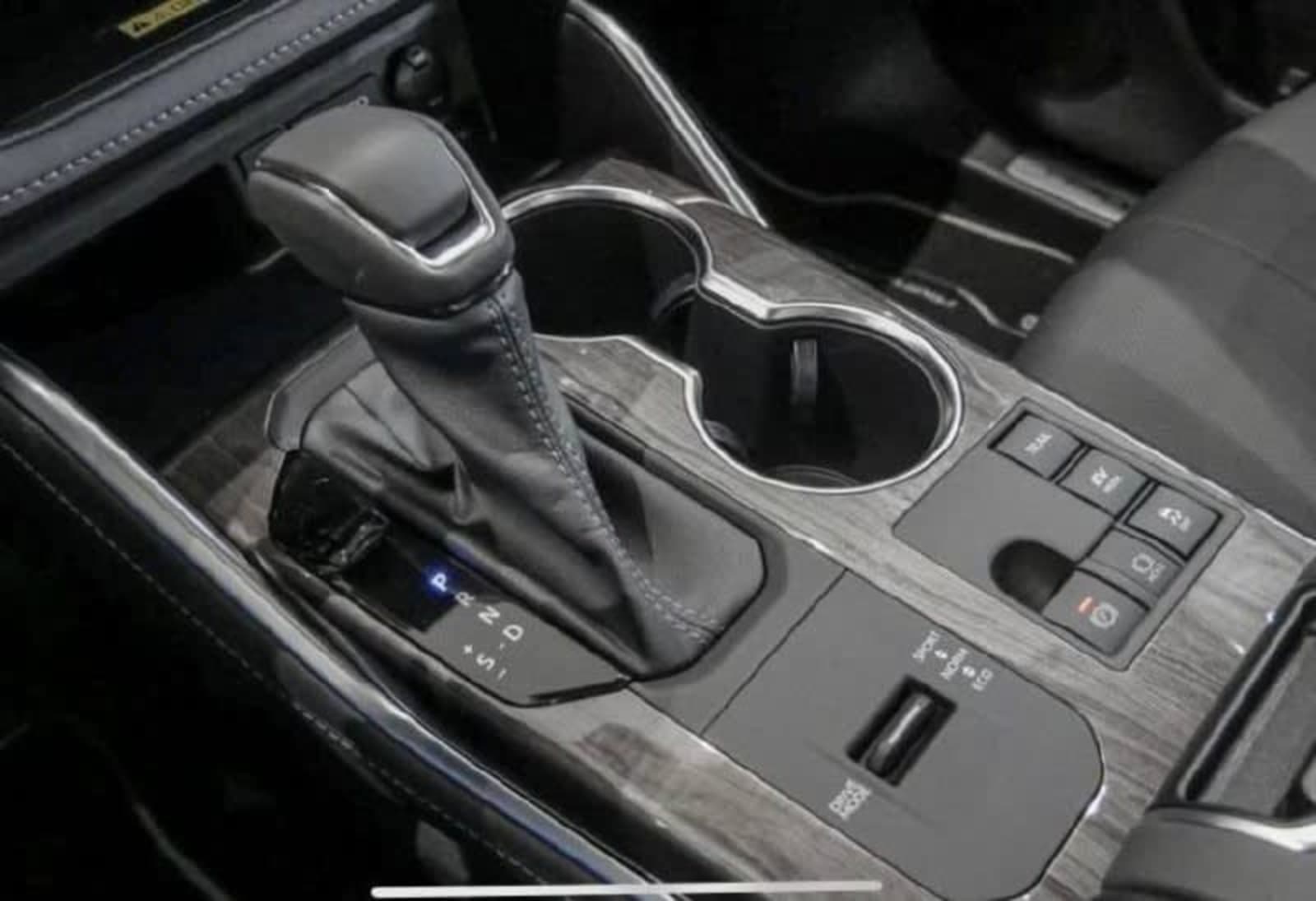 2024 Toyota Highlander Hybrid — photo 2