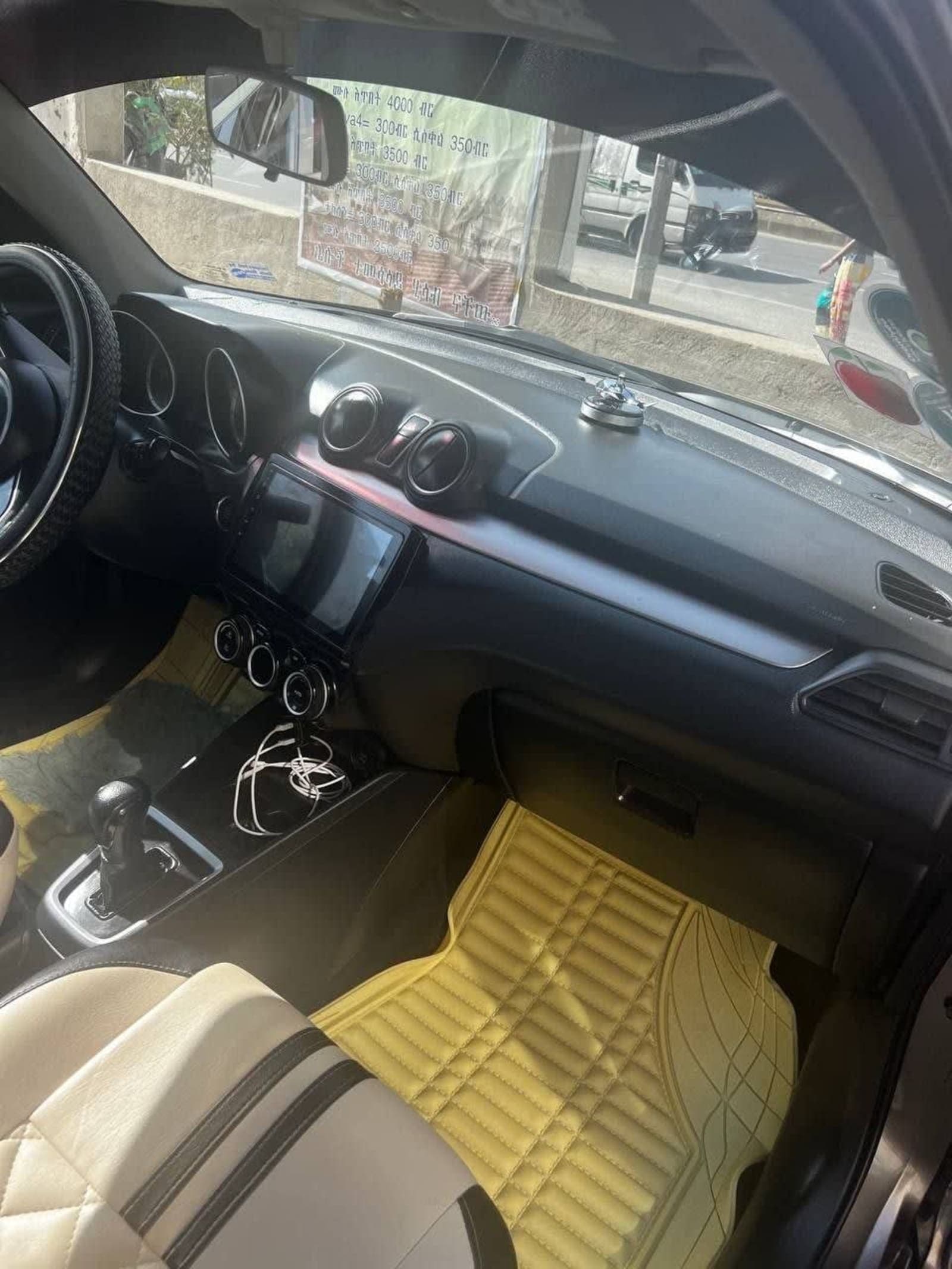 2022 Suzuki Swift — photo 1