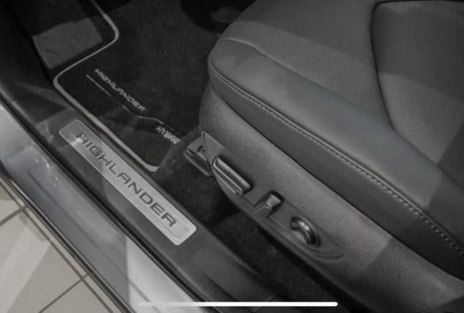 2024 Toyota Highlander Hybrid Limited — photo 3