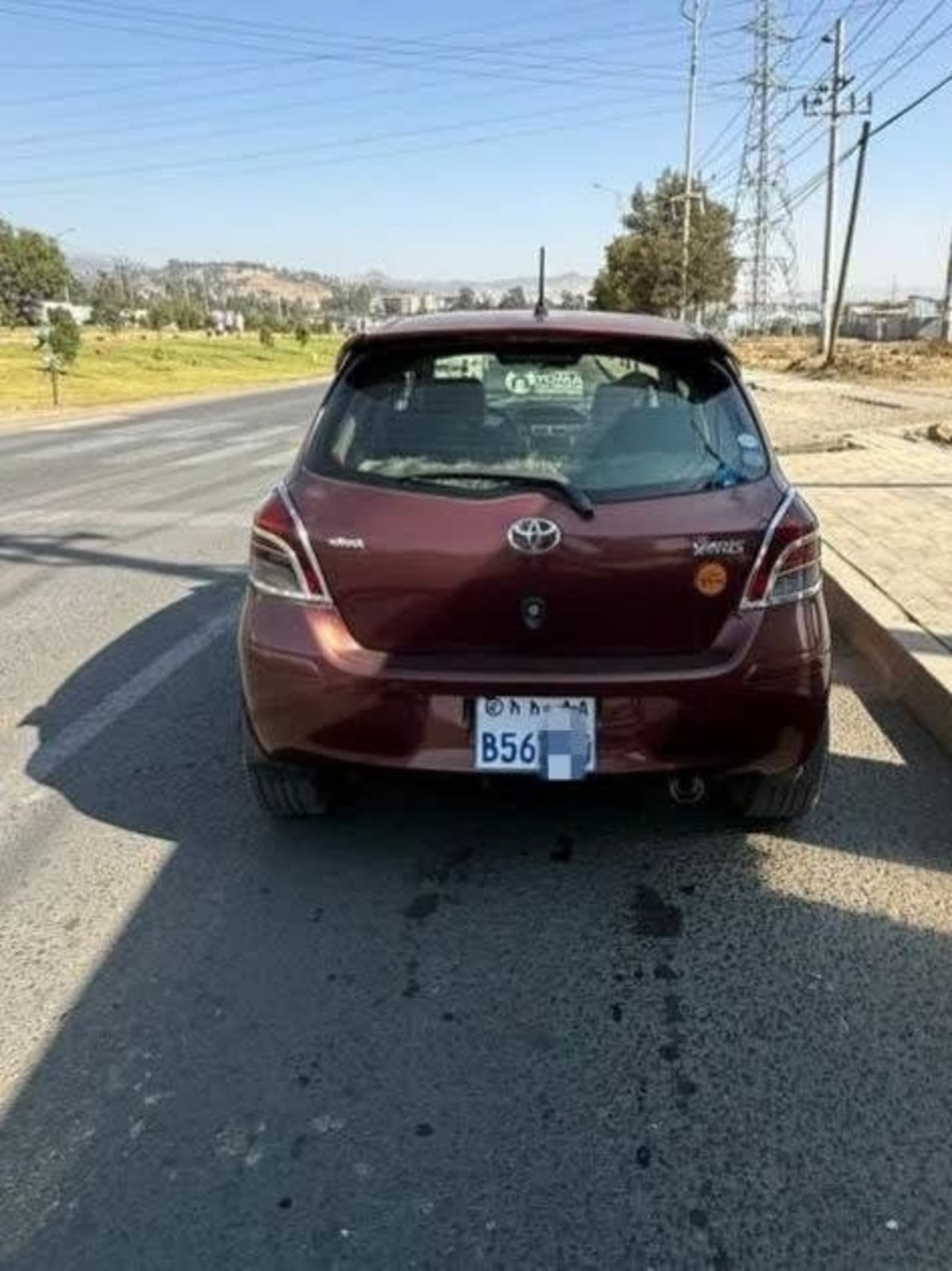 2010 Toyota Compact Yaris — photo 1