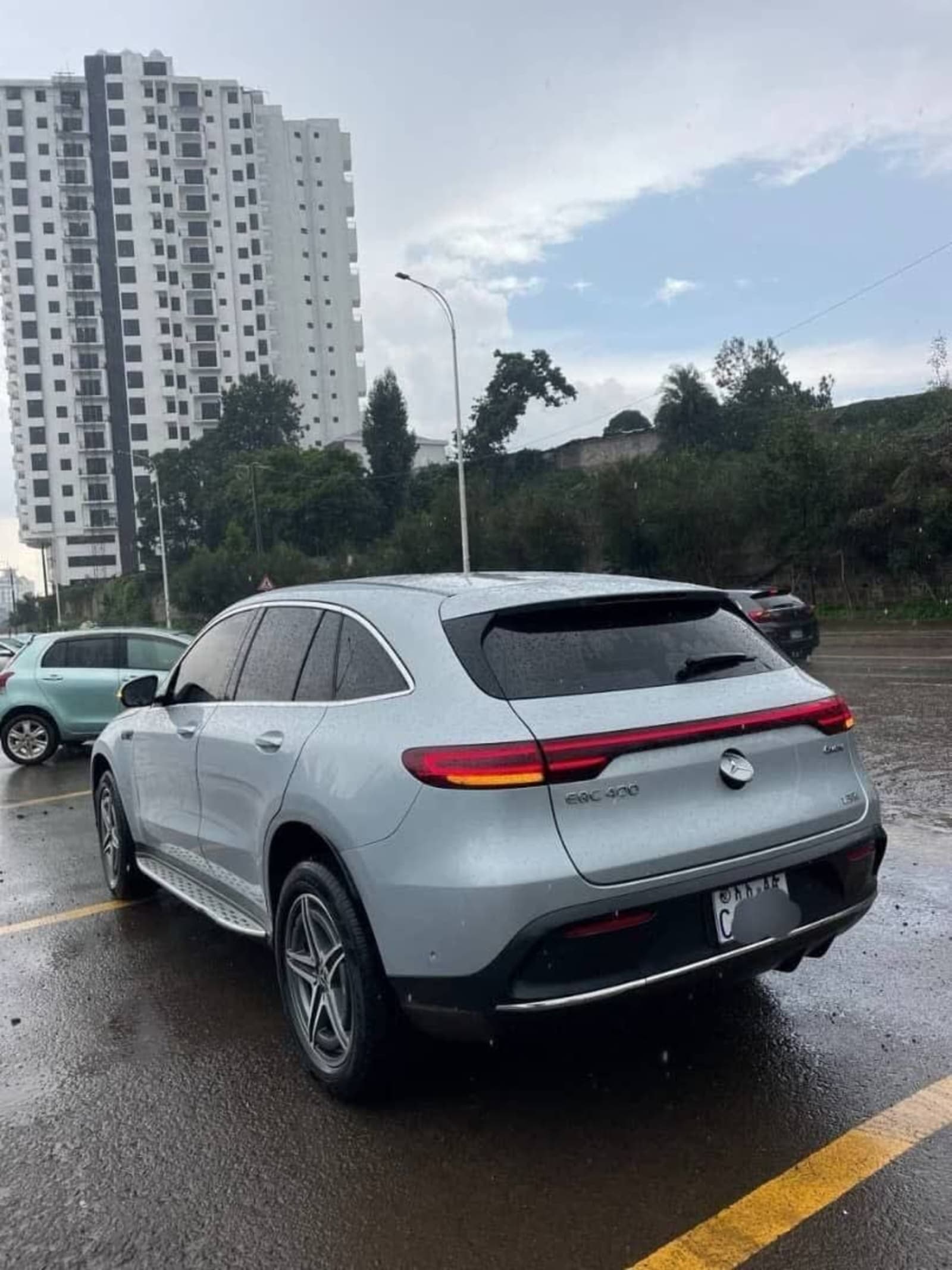 2023 MERCEDES-BENZ EQC 400 4Matic EV — photo 2