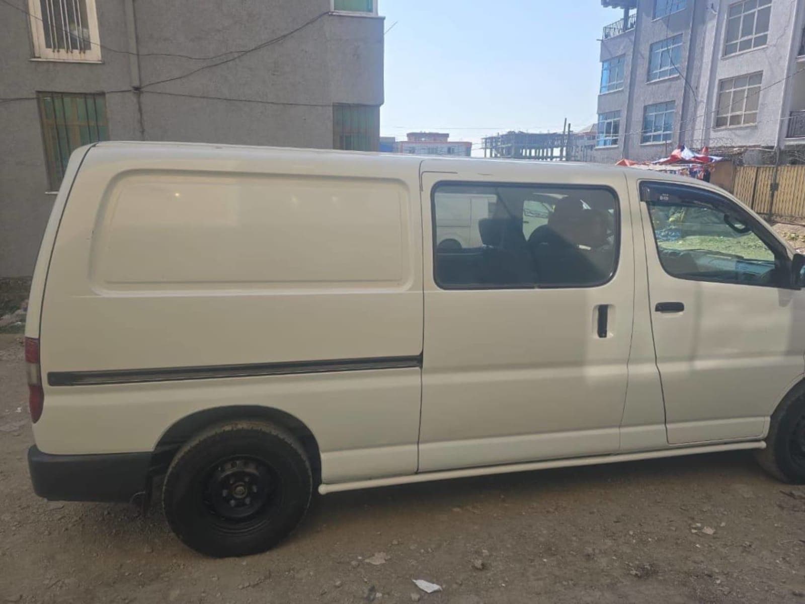 2009 Toyota Hiace Dolphin — photo 3