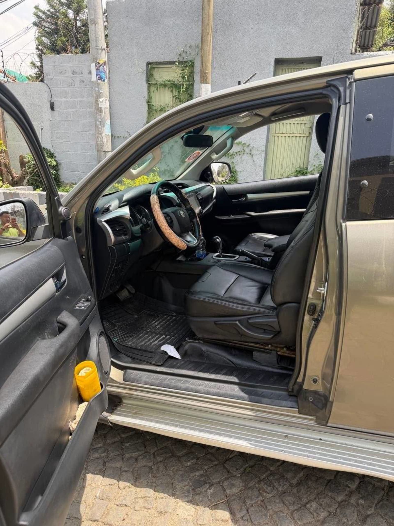 2021 Toyota Hilux Invincible X-Cab — photo 3