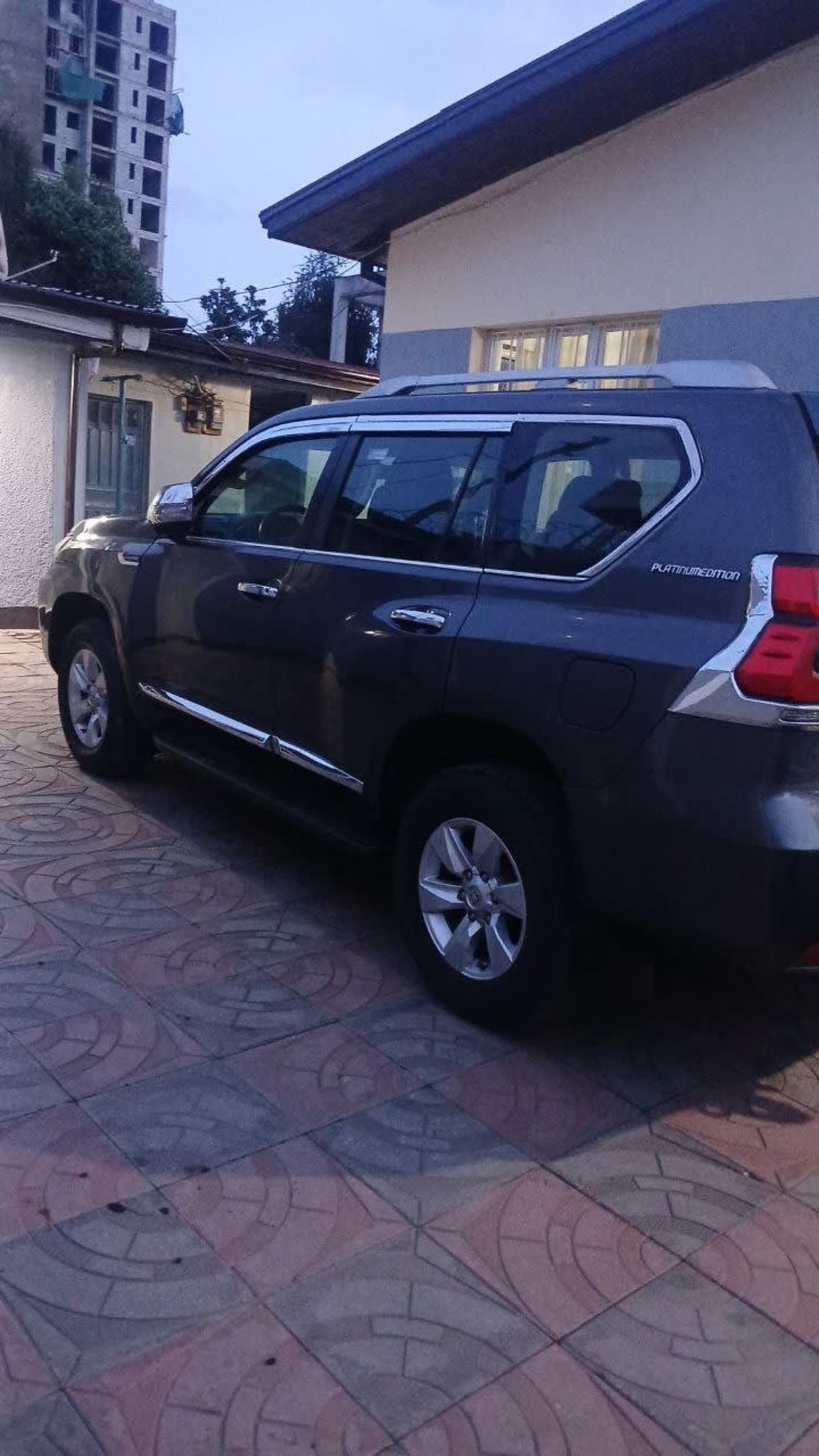 2019 Toyota Land Cruiser Prado — photo 3
