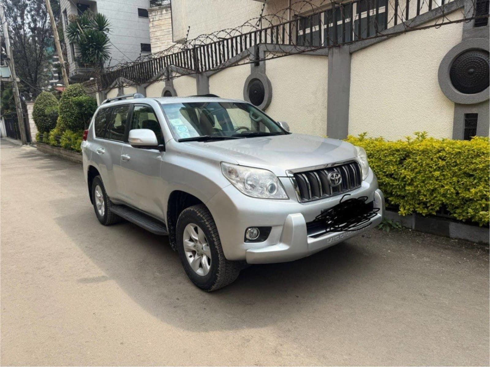 2012 Toyota Land Cruiser Prado — photo 1