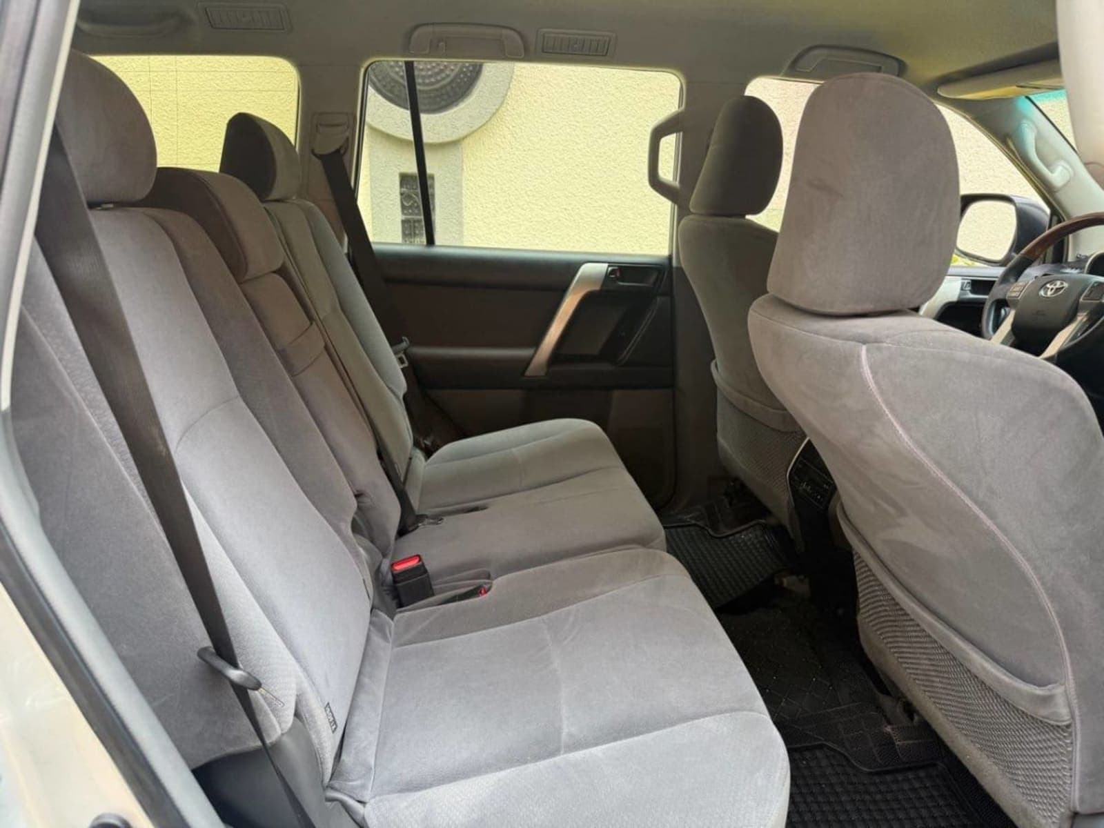 2012 Toyota Land Cruiser Prado — photo 4