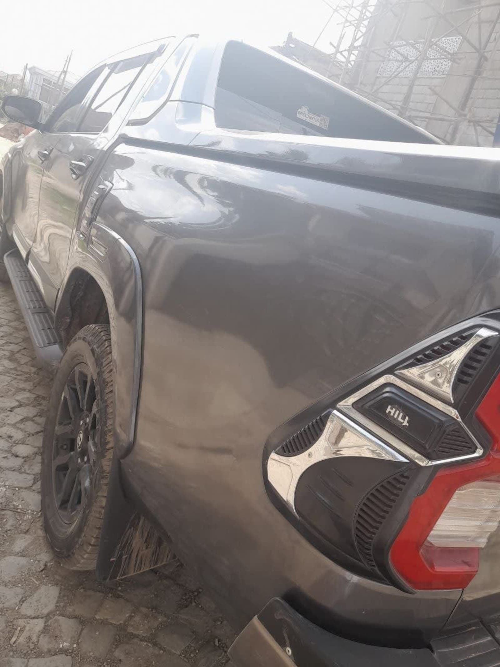 2021 Toyota Hilux Invincible — photo 4