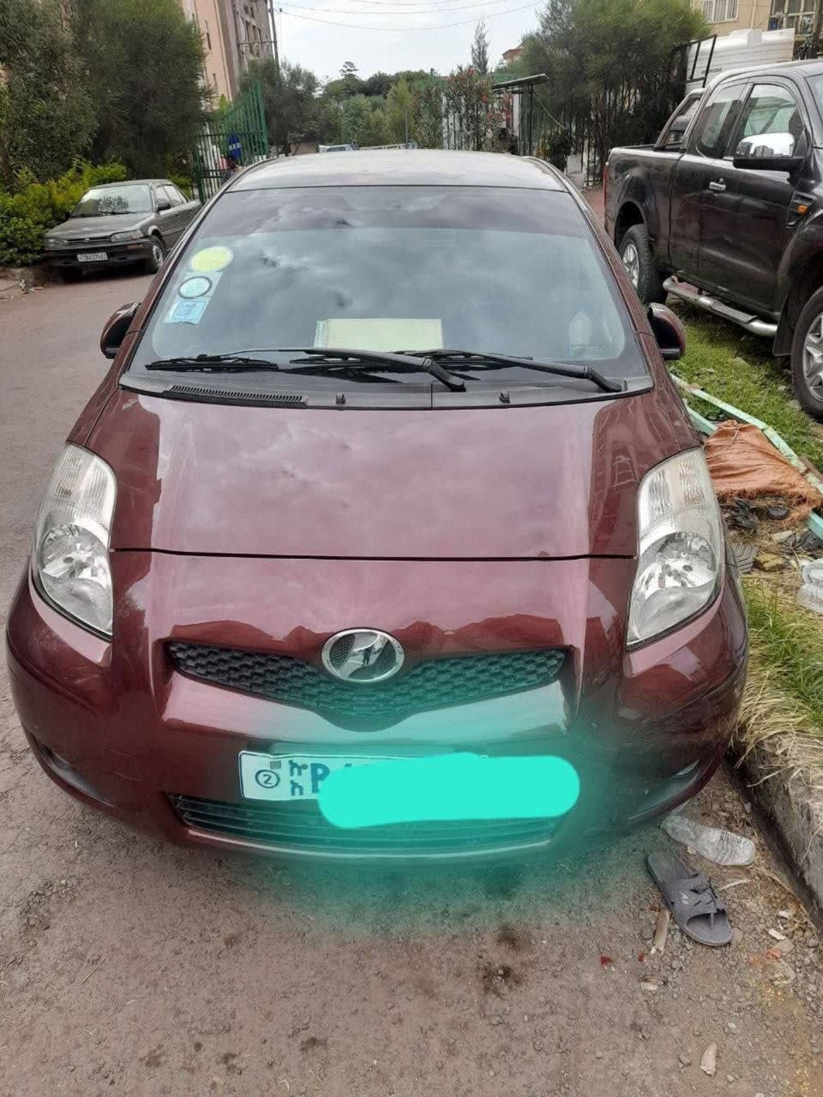2010 Toyota Yaris Compact — photo 1