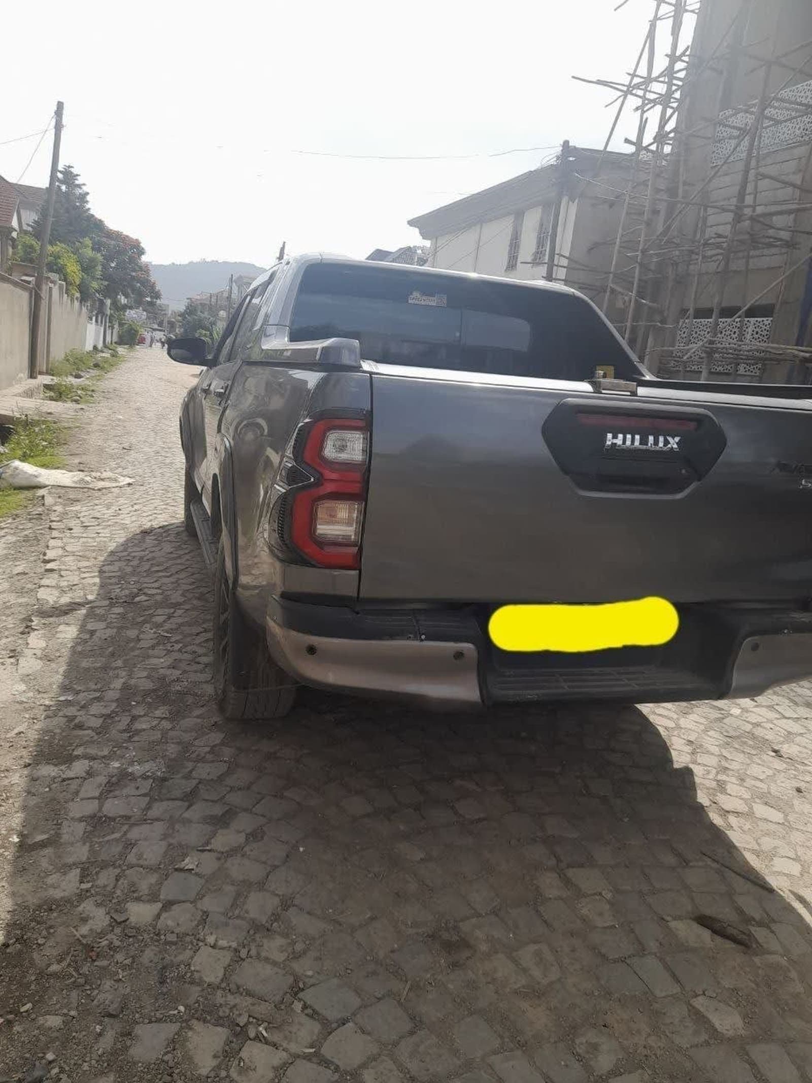 2021 Toyota Hilux Invincible — photo 3