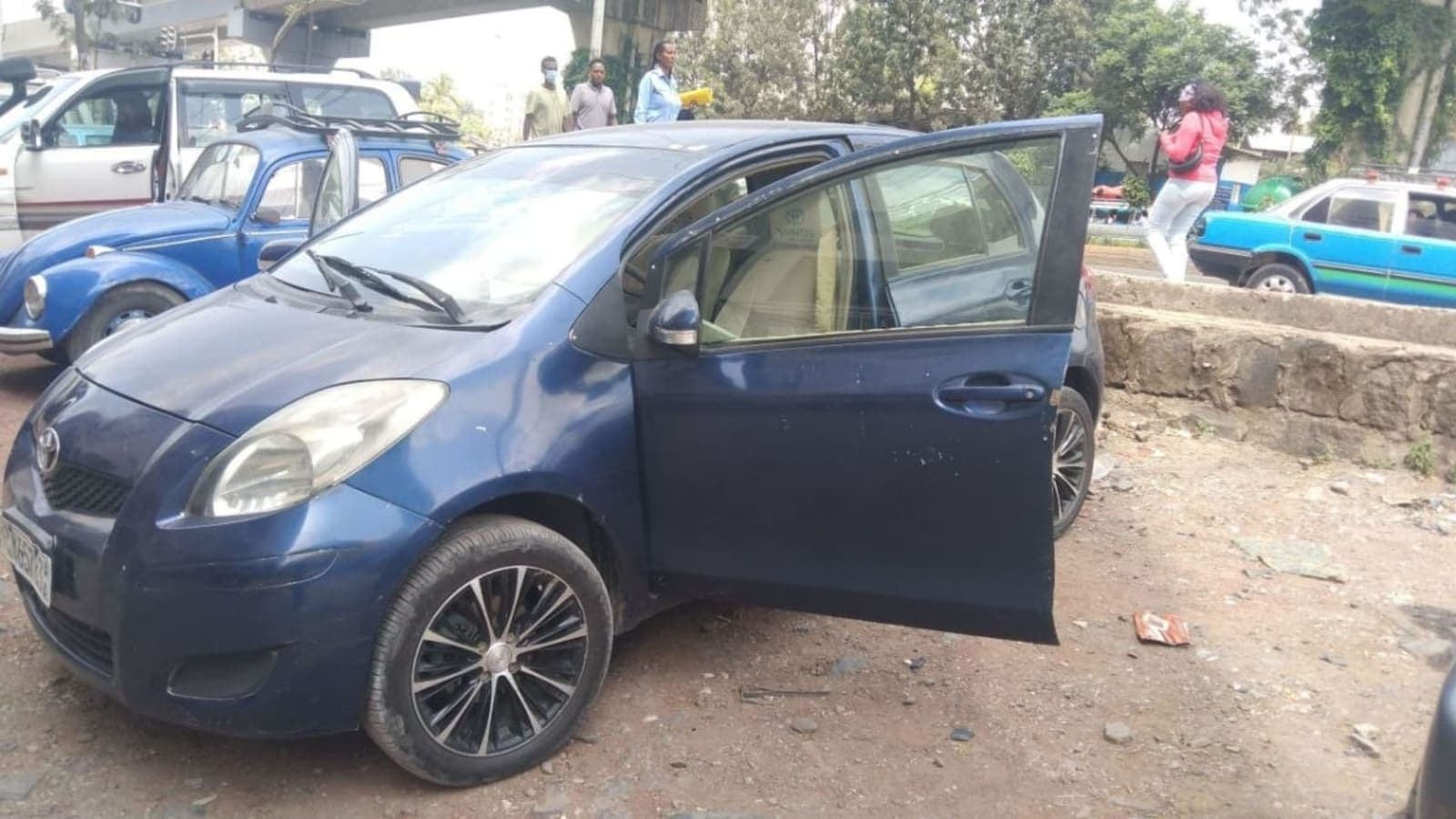 2007 Toyota compact — photo 4