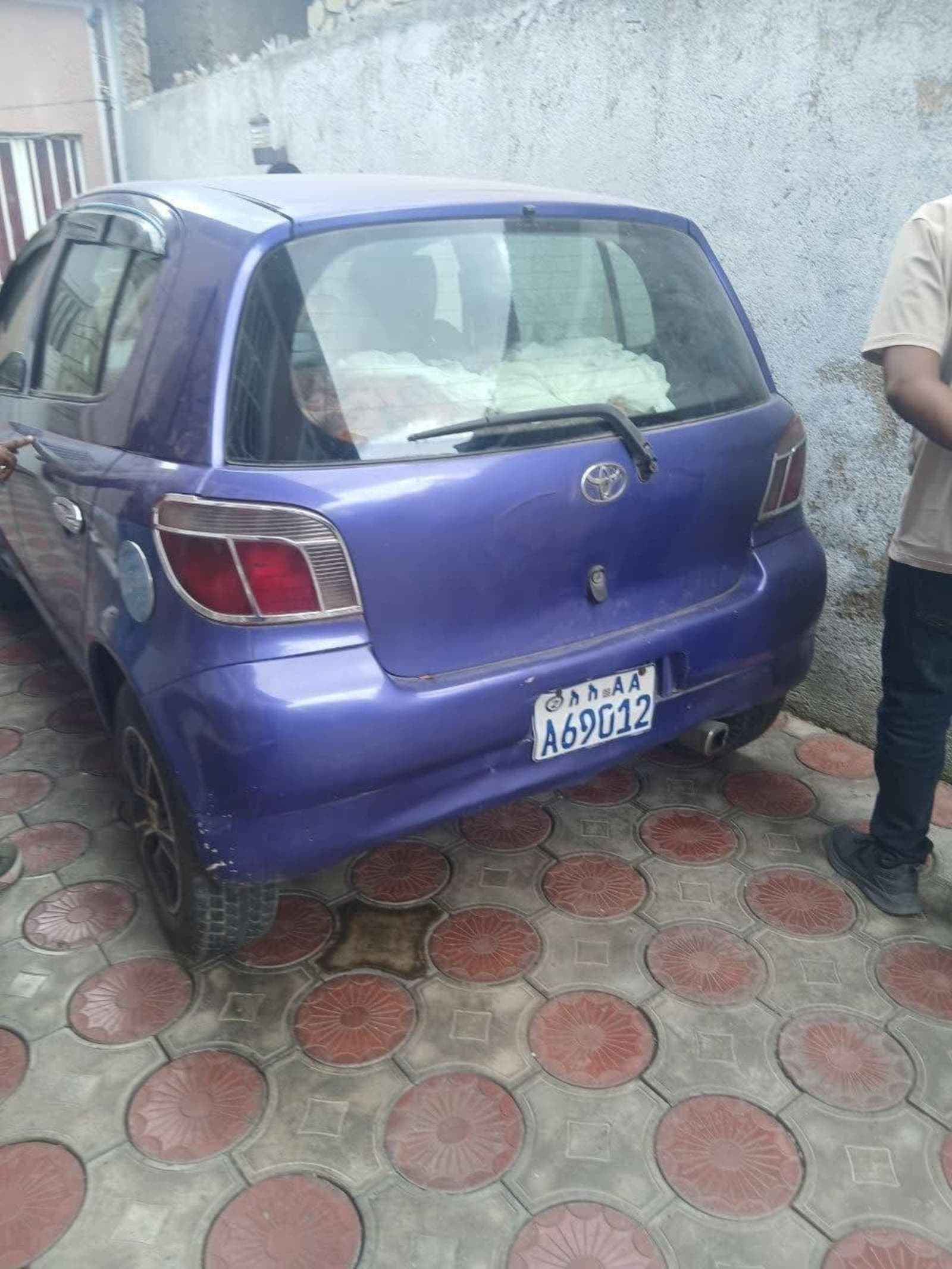 2001 Toyota Vitz — photo 1