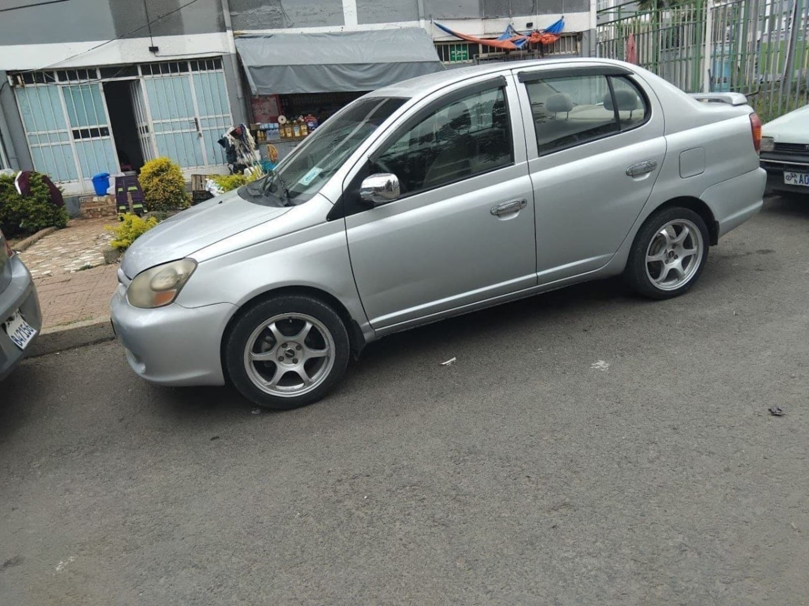 2005 Toyota Platz — photo 5