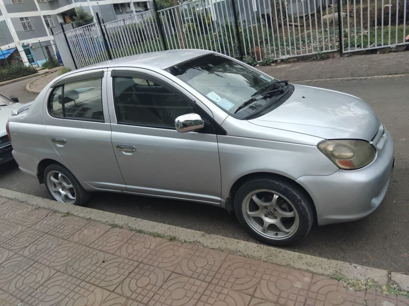 2005 Toyota Platz — photo 6