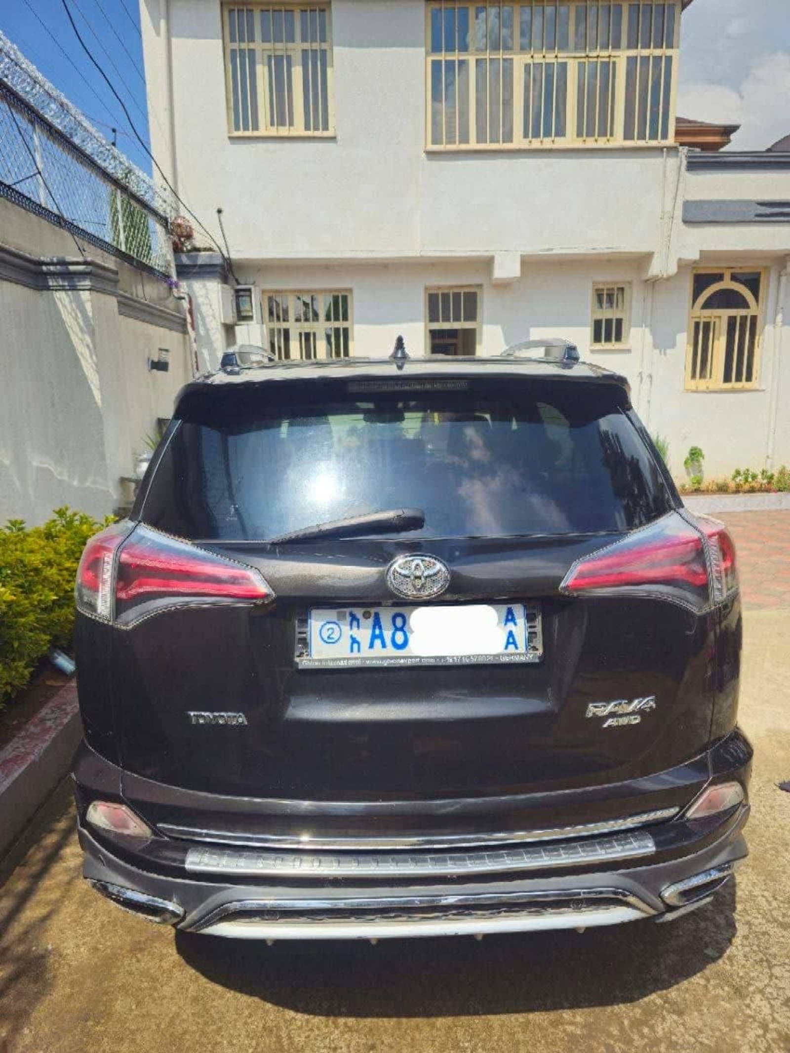 2017 Toyota Rav4 — photo 1