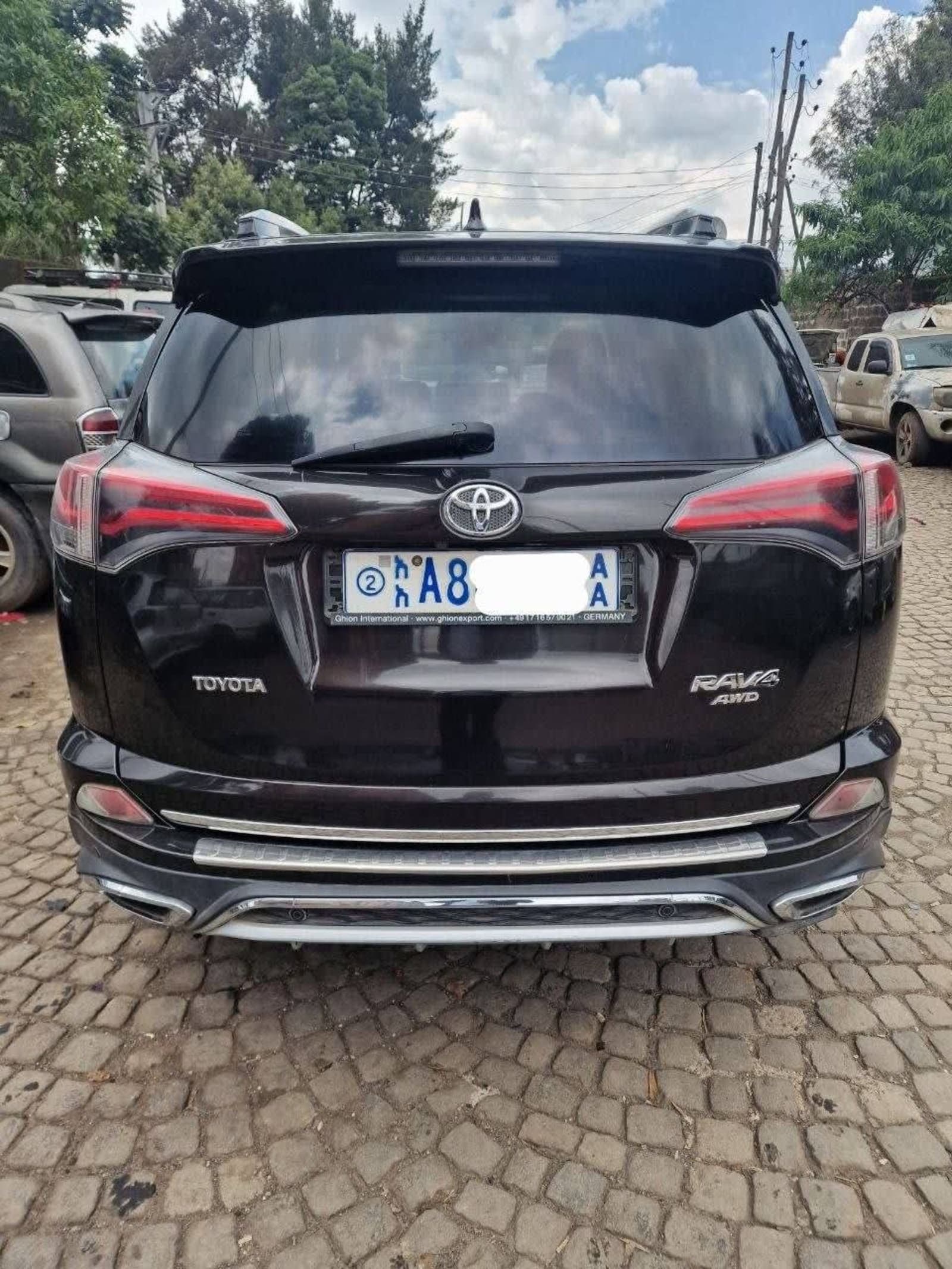 2017 Toyota Rav4 — photo 3